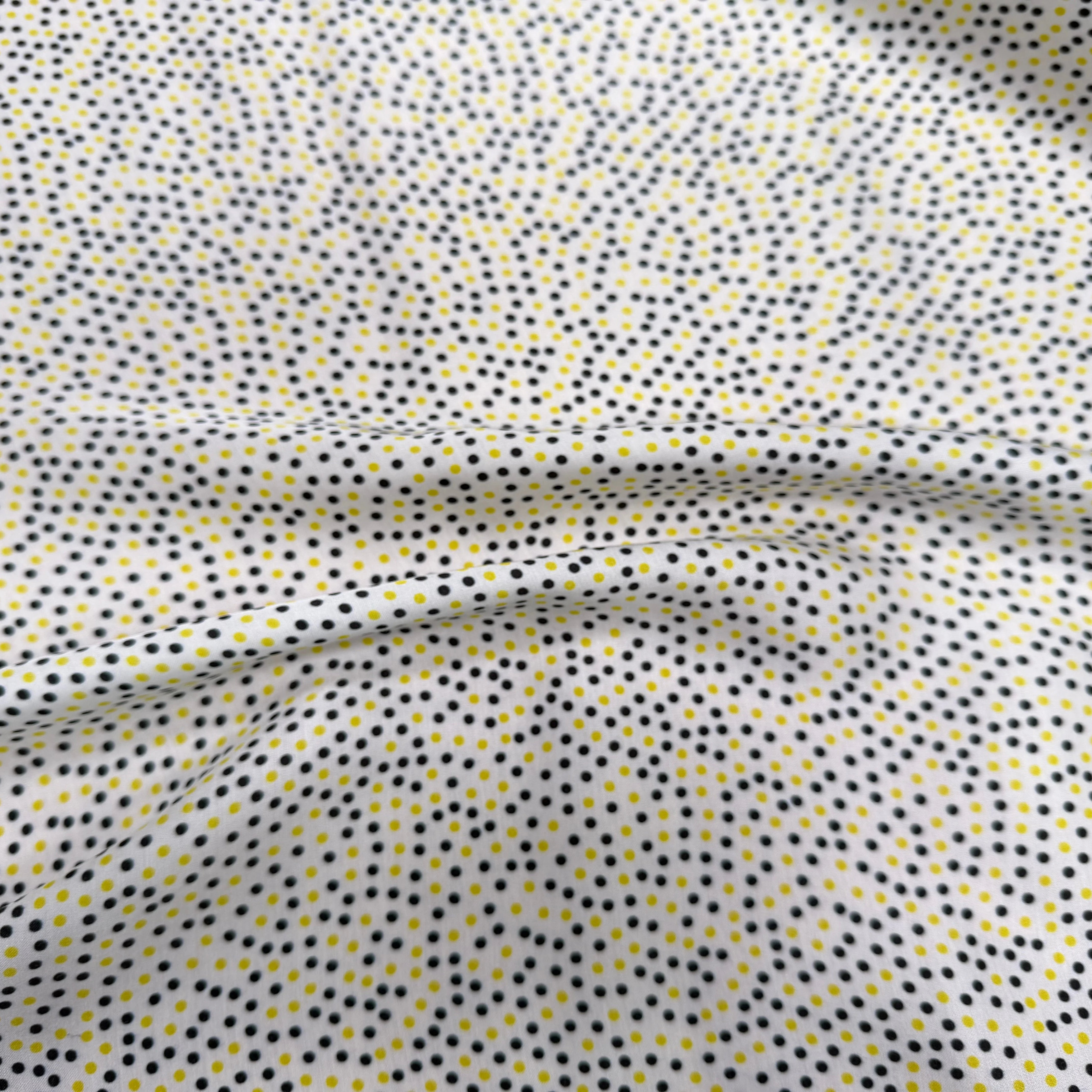 VISCOSE LEGREMENT SATINÉE FOND BLANC CERLES NOIR ET JAUNE QUALITÉ COMO - My Little Coupon