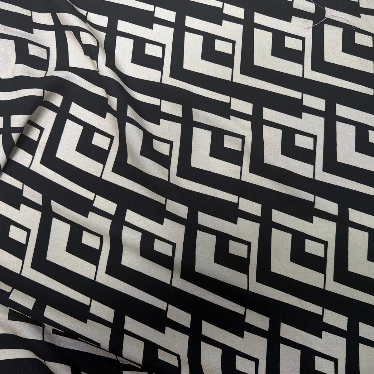 VISCOSE OPTIQUE NOIR ET CRÈME FONCÉ 140 CM - My Little Coupon