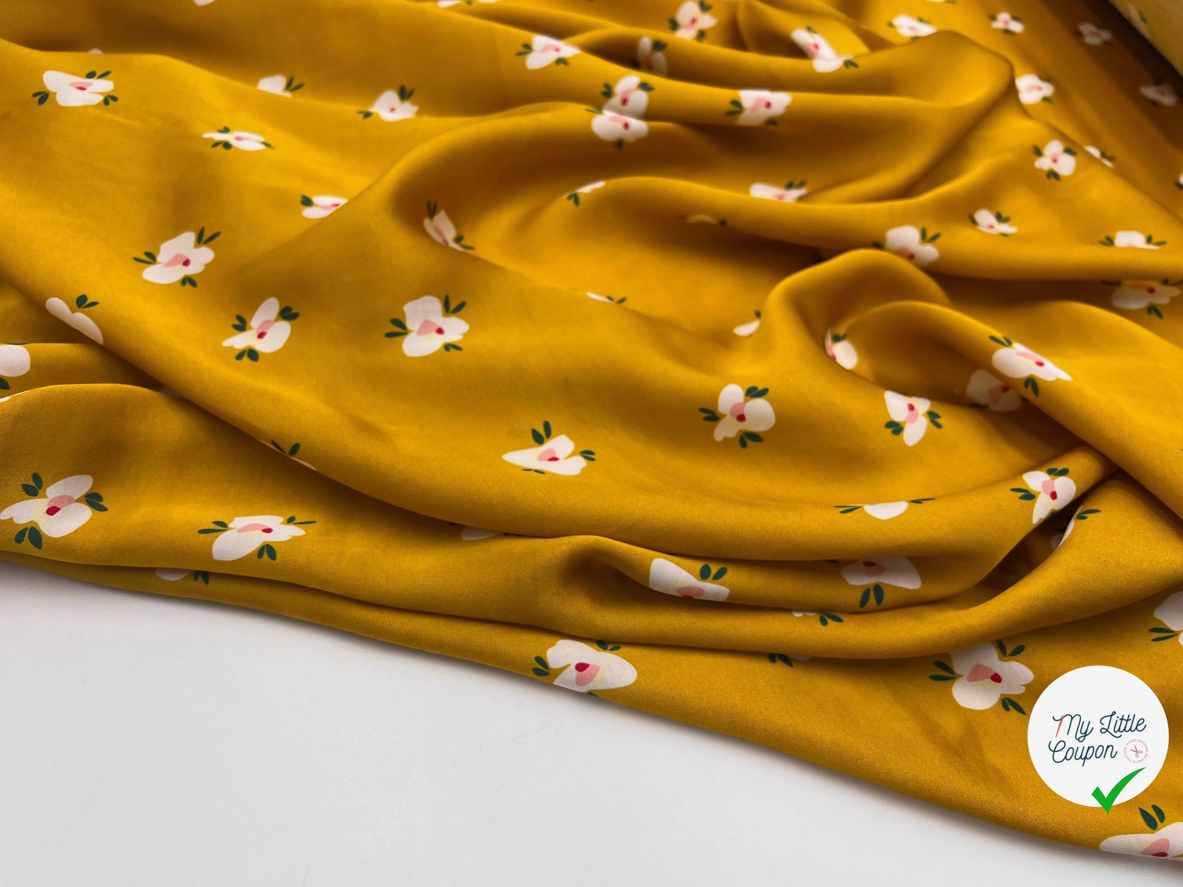VISCOSE SATINÉE IMPRIMÉ PETITES FLEURS FOND BOUTON D'OR - My Little Coupon - tissu - coudre
