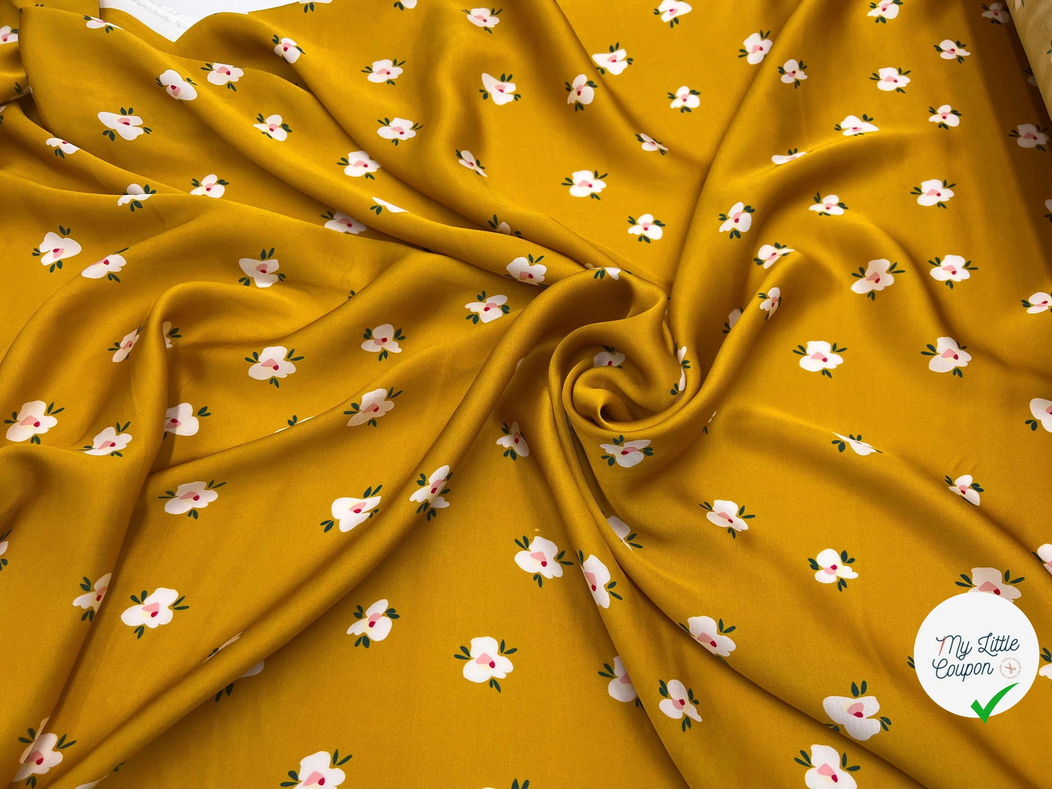 VISCOSE SATINÉE IMPRIMÉ PETITES FLEURS FOND BOUTON D'OR - My Little Coupon - tissu - coudre