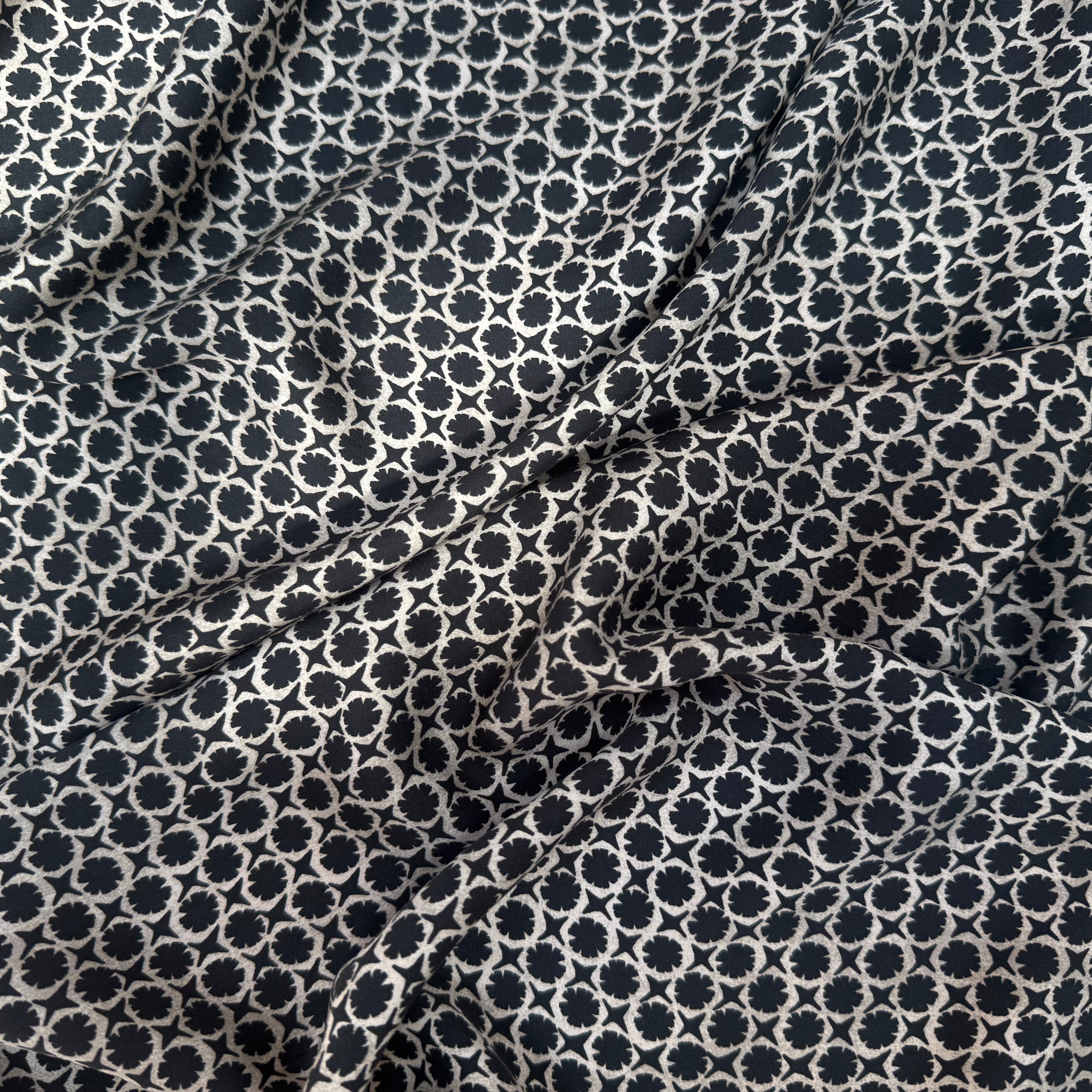 VISCOSE SERGÉ MOTIFS GÉOMÉTRIQUES FOND GRIS ANTHRACITE - My Little Coupon