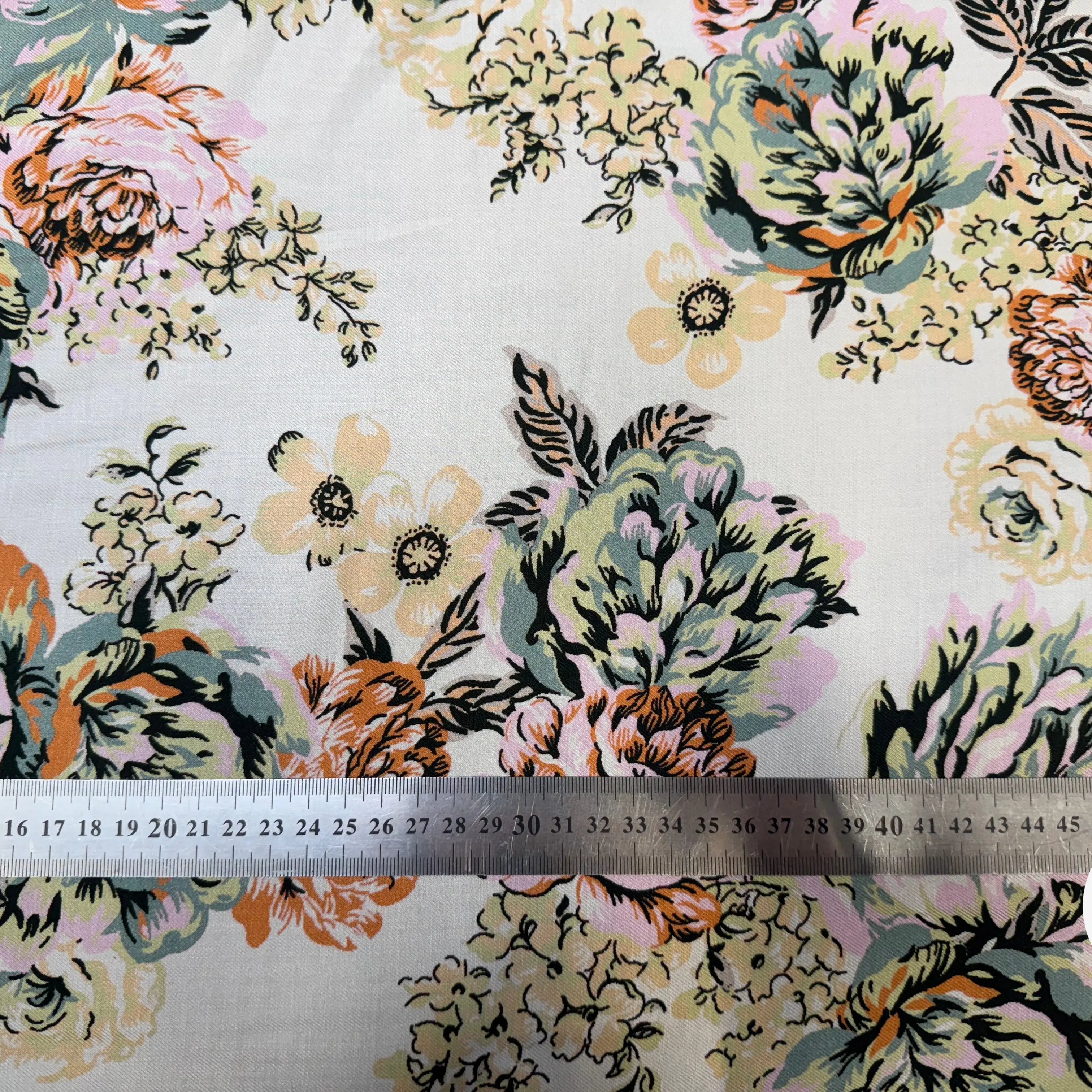 VISCOSE SERGÉE IMPRIMÉE PRINTEMPS LÉGÈREMENT SATINÉ - My Little Coupon