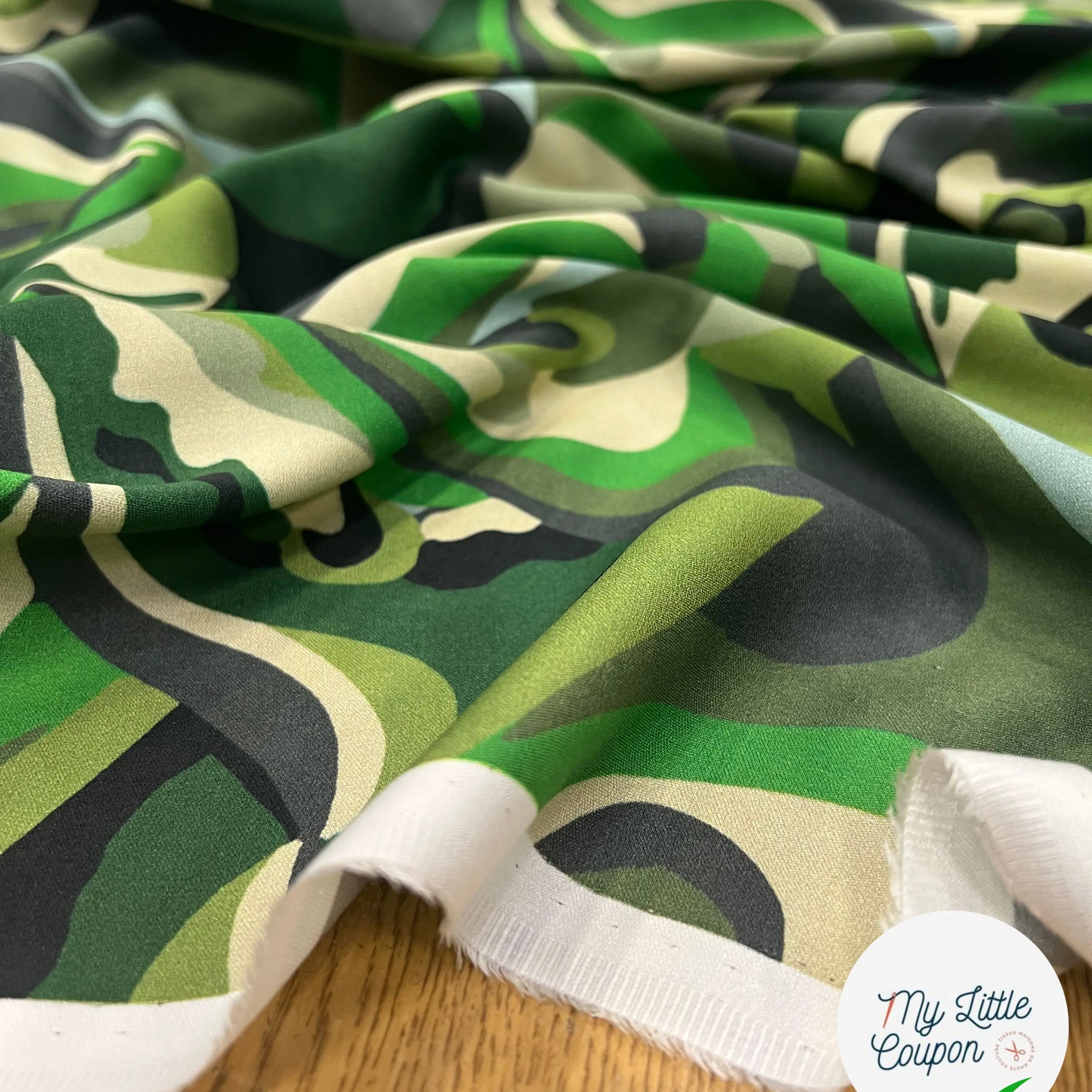 VISCOSE VERTE & CREME MOTIF FLORAL - My Little Coupon
