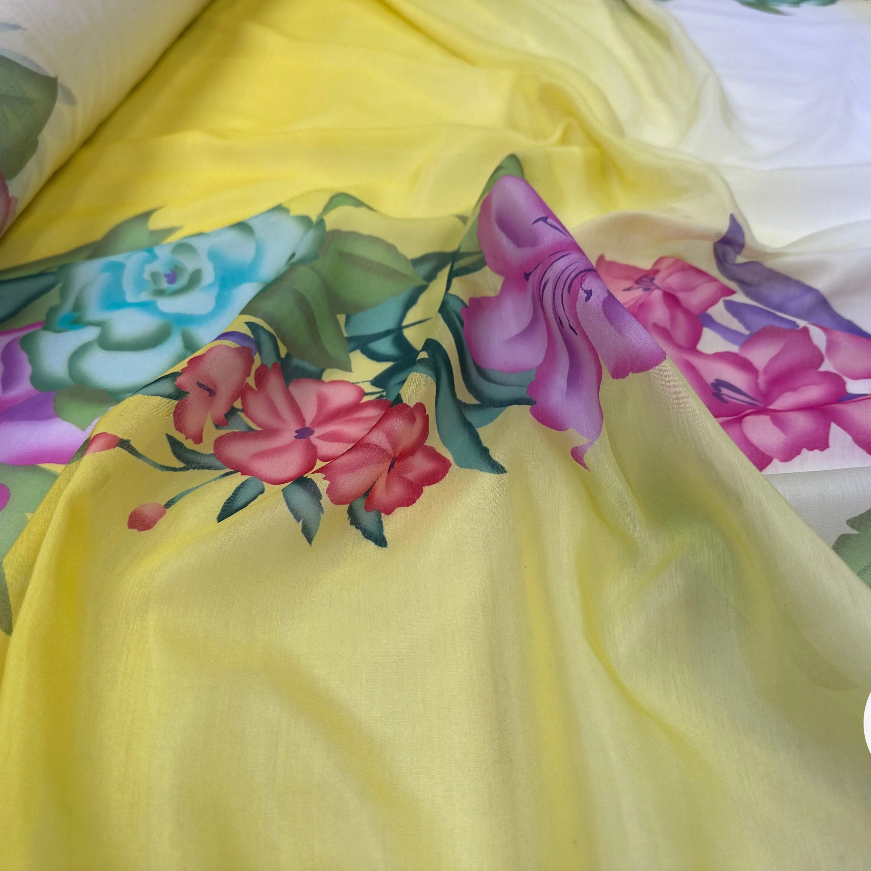 VOILAGE DE COTON SOIE BOUQUET DE FLEURS FOND JAUNE MLC INTERN