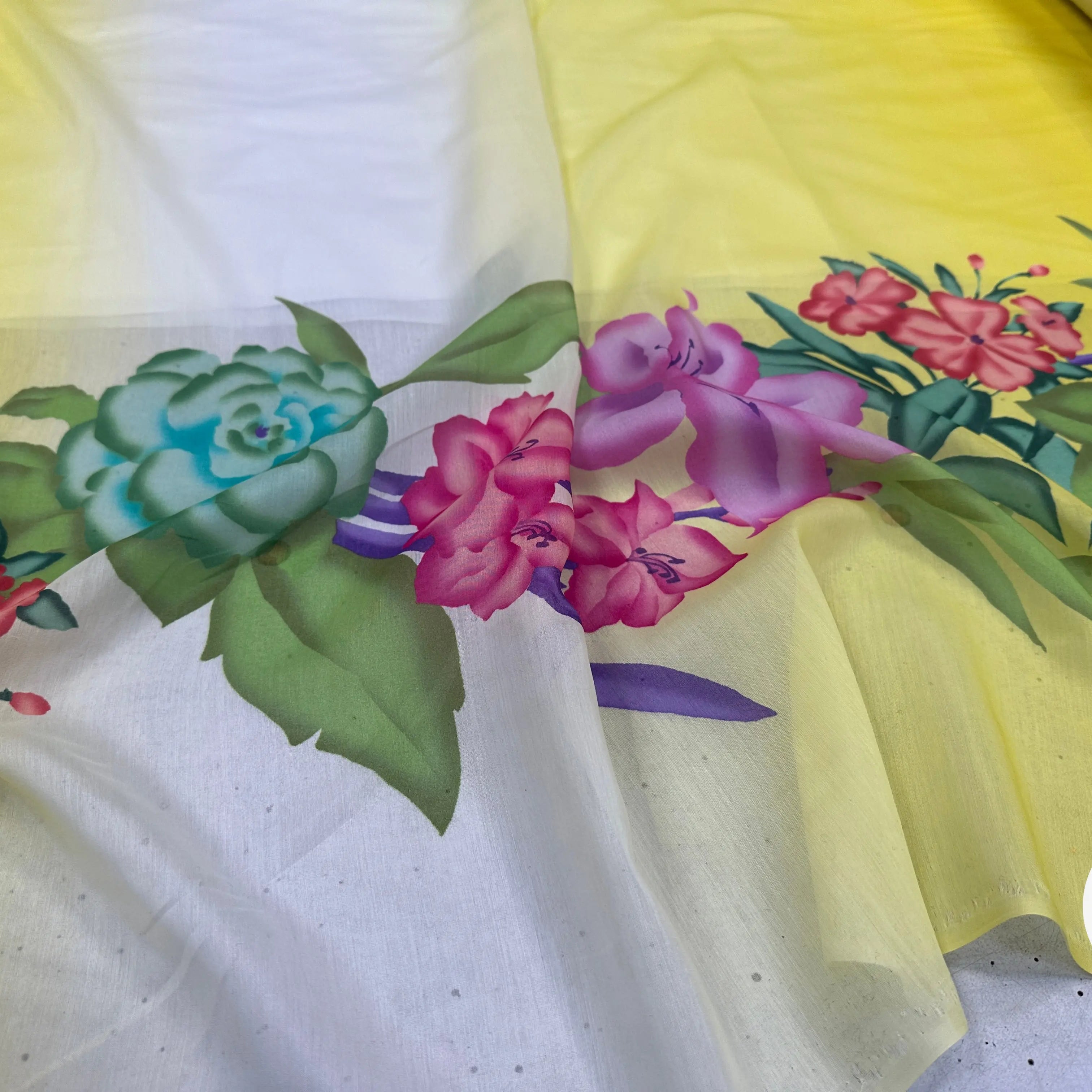 VOILAGE DE COTON SOIE BOUQUET DE FLEURS FOND JAUNE MLC INTERN