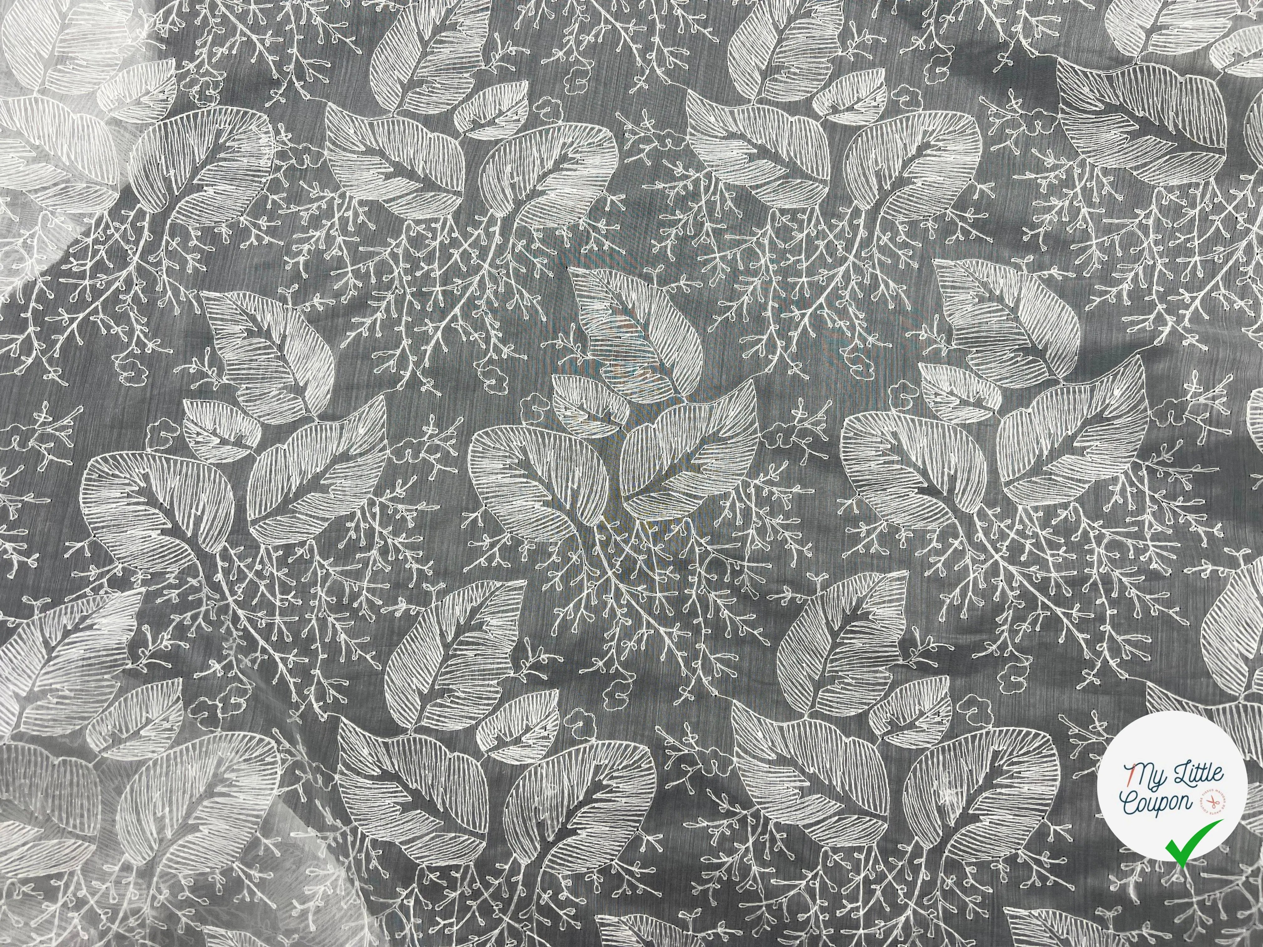 VOILE BLANC CASSÉ REBRODÉ D'UN PARTERRE DE FEUILLAGES - coupon de tissu de 3 mètres - My Little Coupon - tissu - coudre