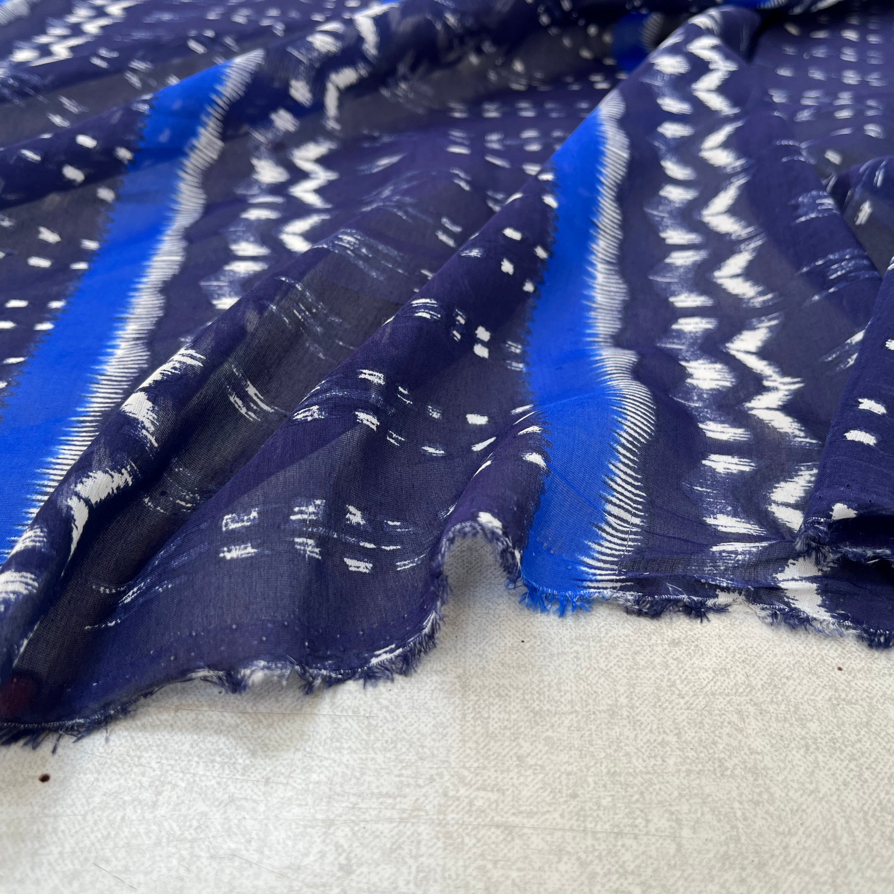 VOILE COTON SOIE BLEU IMPRIMÉ GÉOMETRIQUE - My Little Coupon