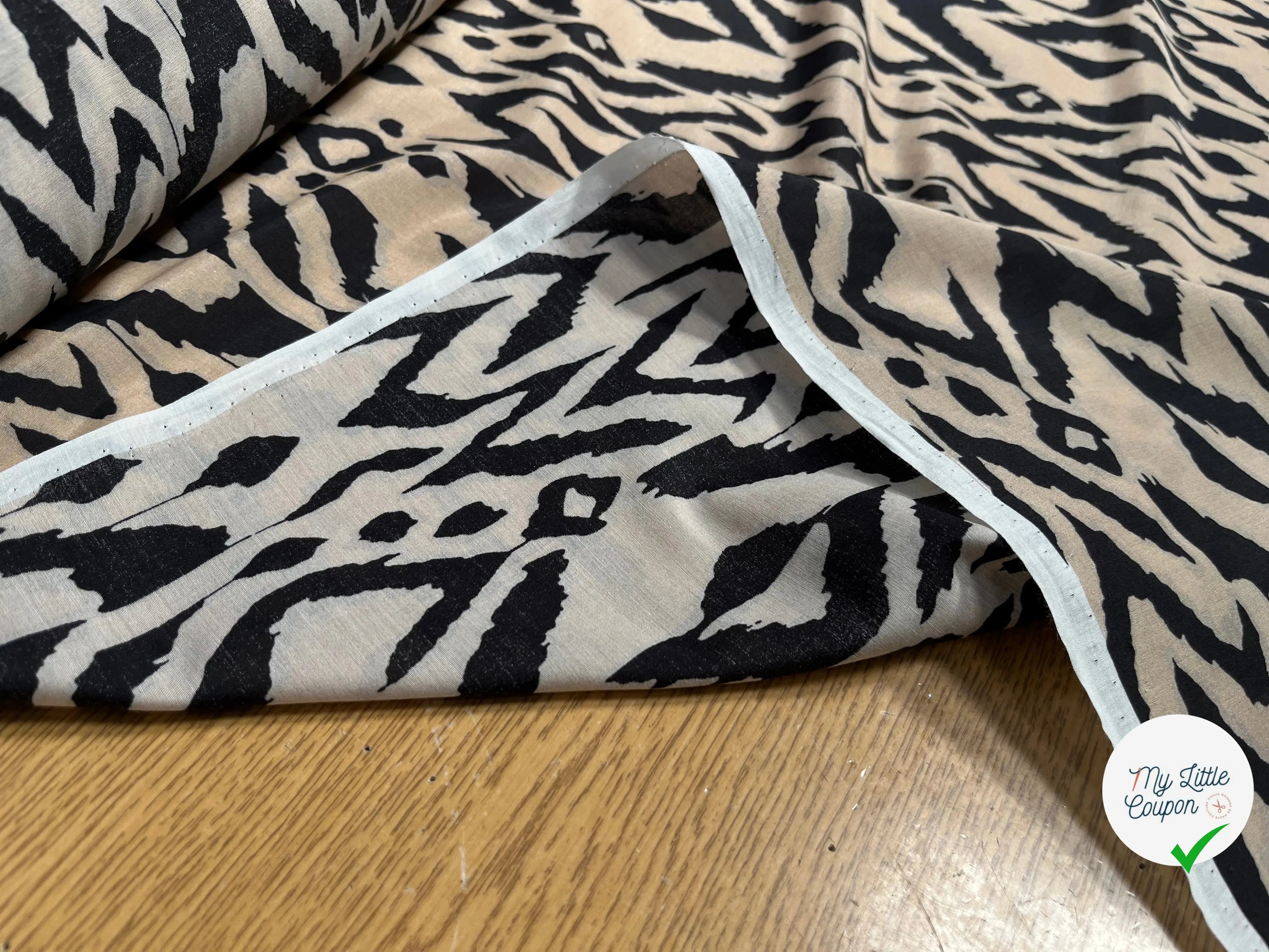 VOILE COTON SOIE FOND BEIGE MOTIF VAGUE SAFARI - My Little Coupon