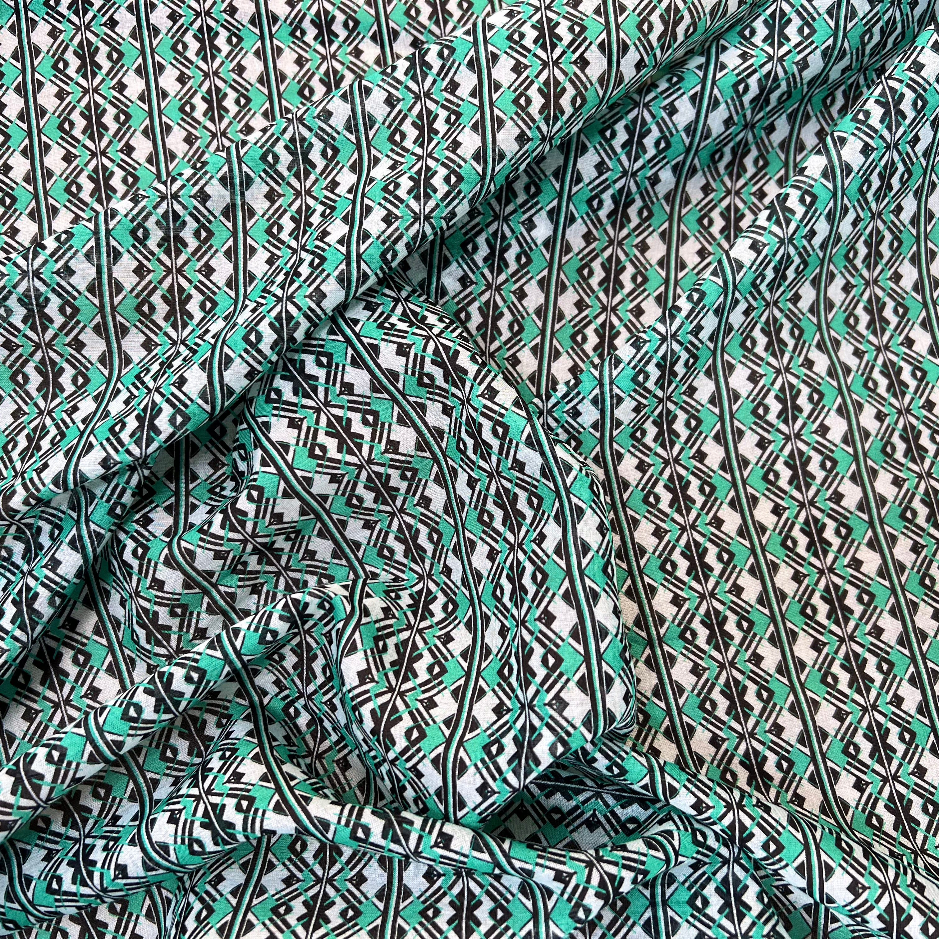 VOILE DE COTON À MOTIF GÉOMÉTRIQUE - My Little Coupon