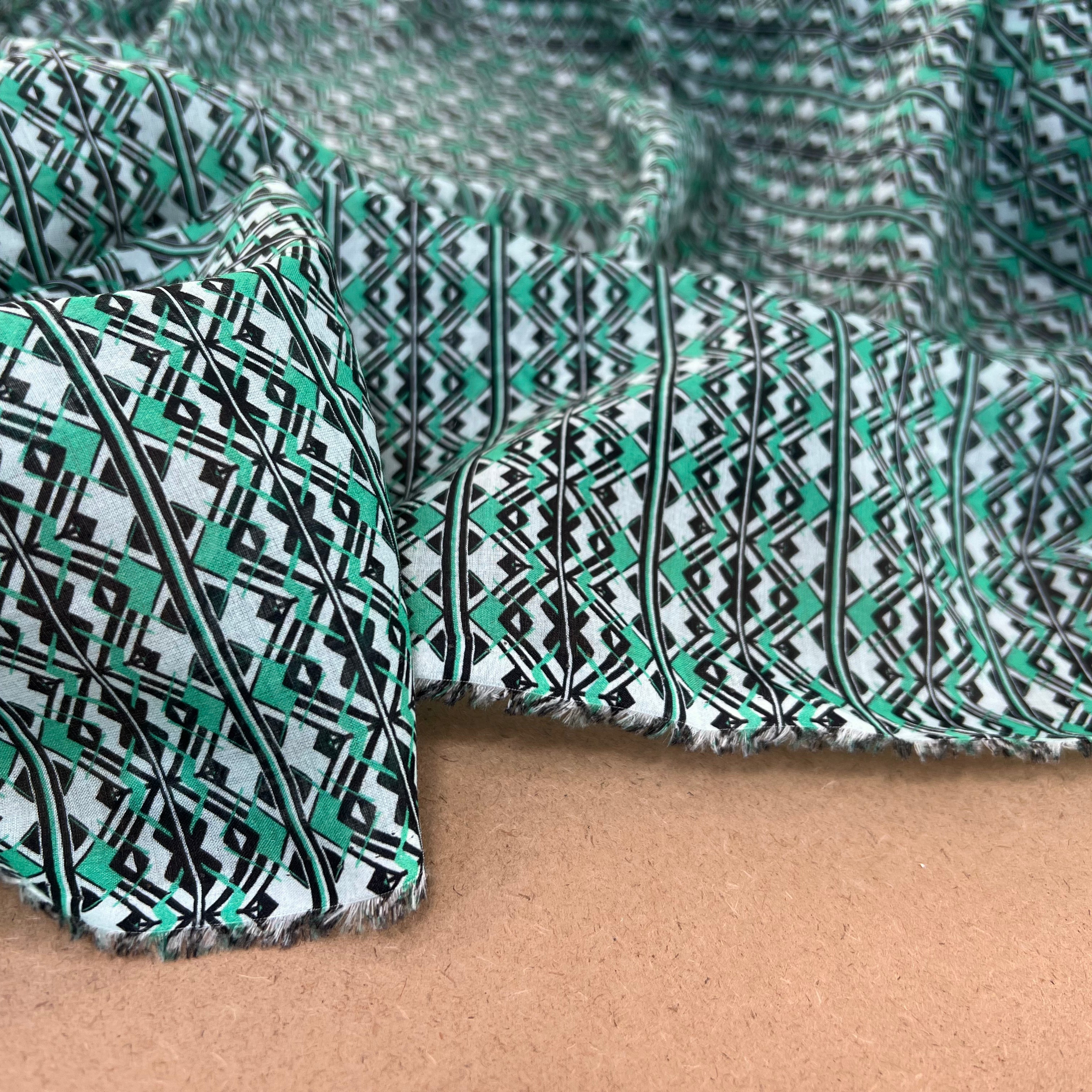 VOILE DE COTON À MOTIF GÉOMÉTRIQUE - My Little Coupon