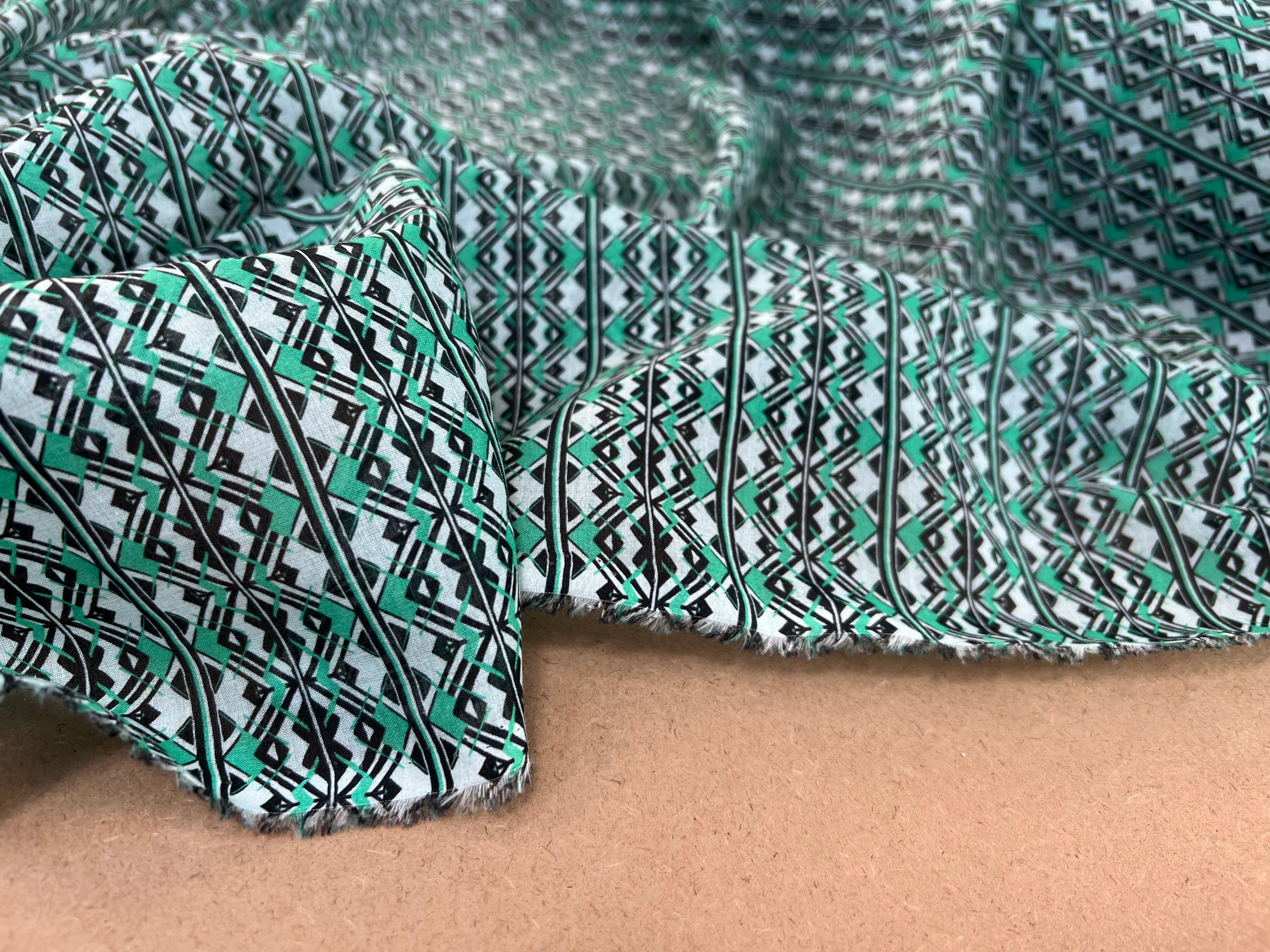 VOILE DE COTON À MOTIF GÉOMÉTRIQUE - My Little Coupon