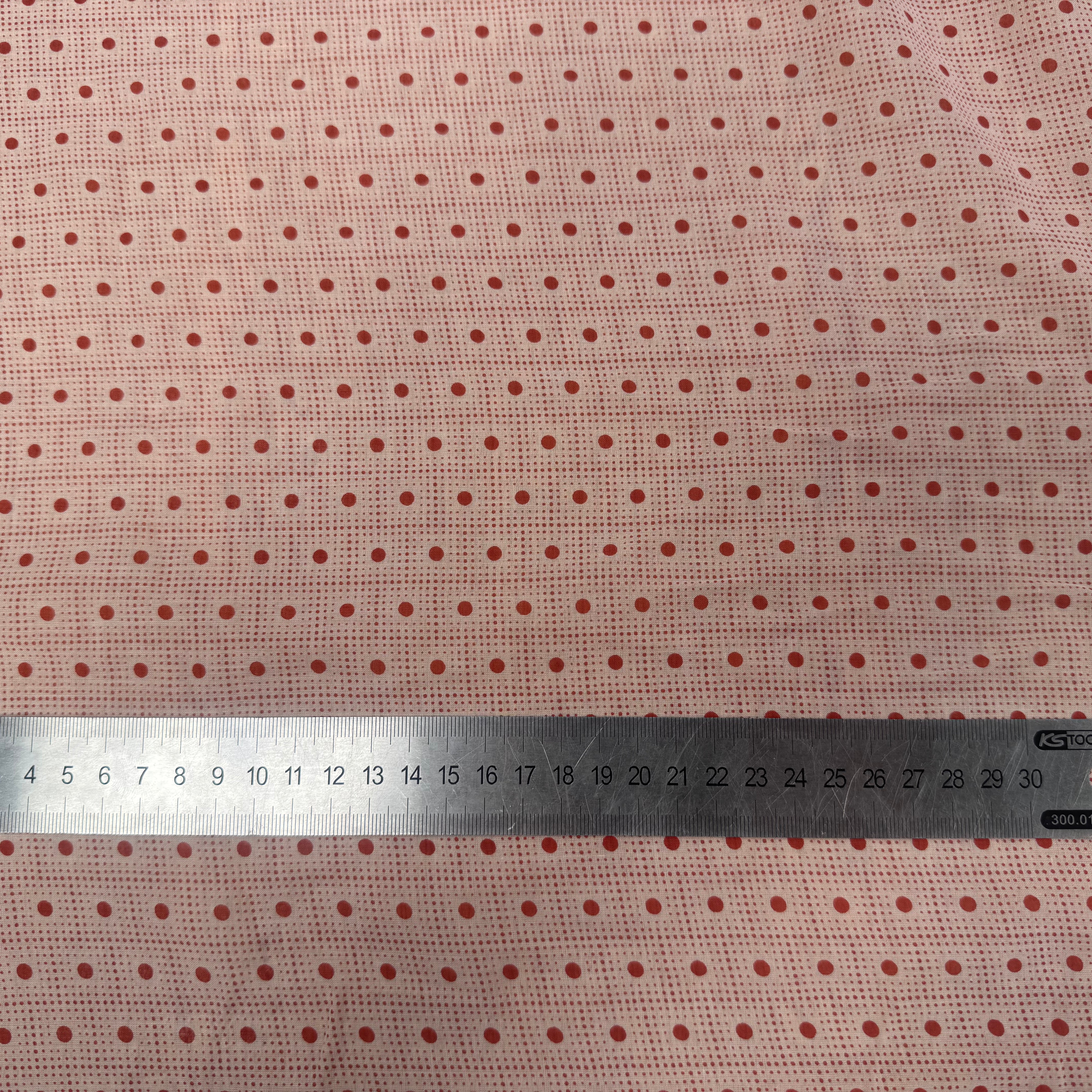 VOILE DE COTON FOND BEIGE MOTIFS PETITS POIDS ROUGE IRREGULIERS - My Little Coupon