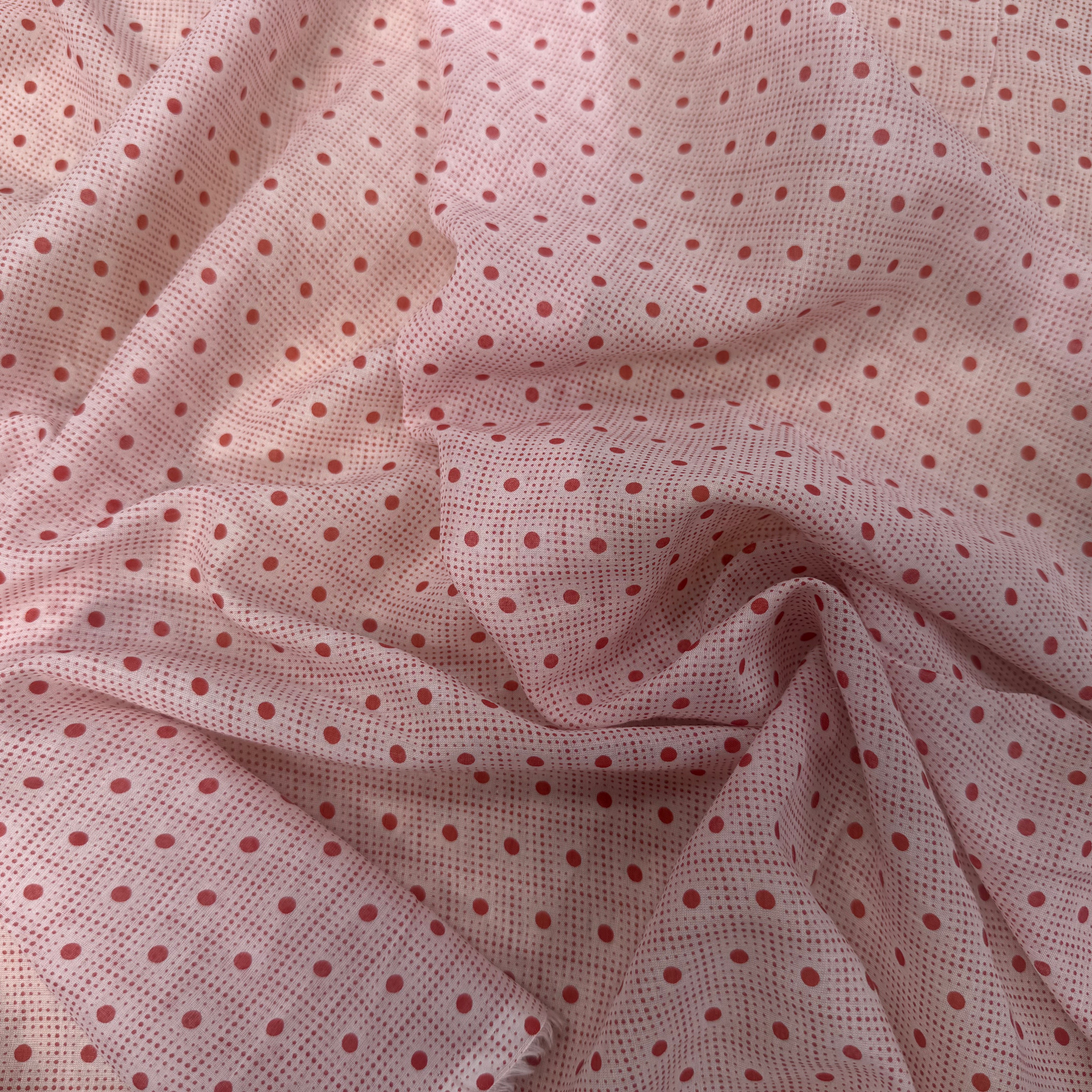 VOILE DE COTON FOND BEIGE MOTIFS PETITS POIDS ROUGE IRREGULIERS - My Little Coupon