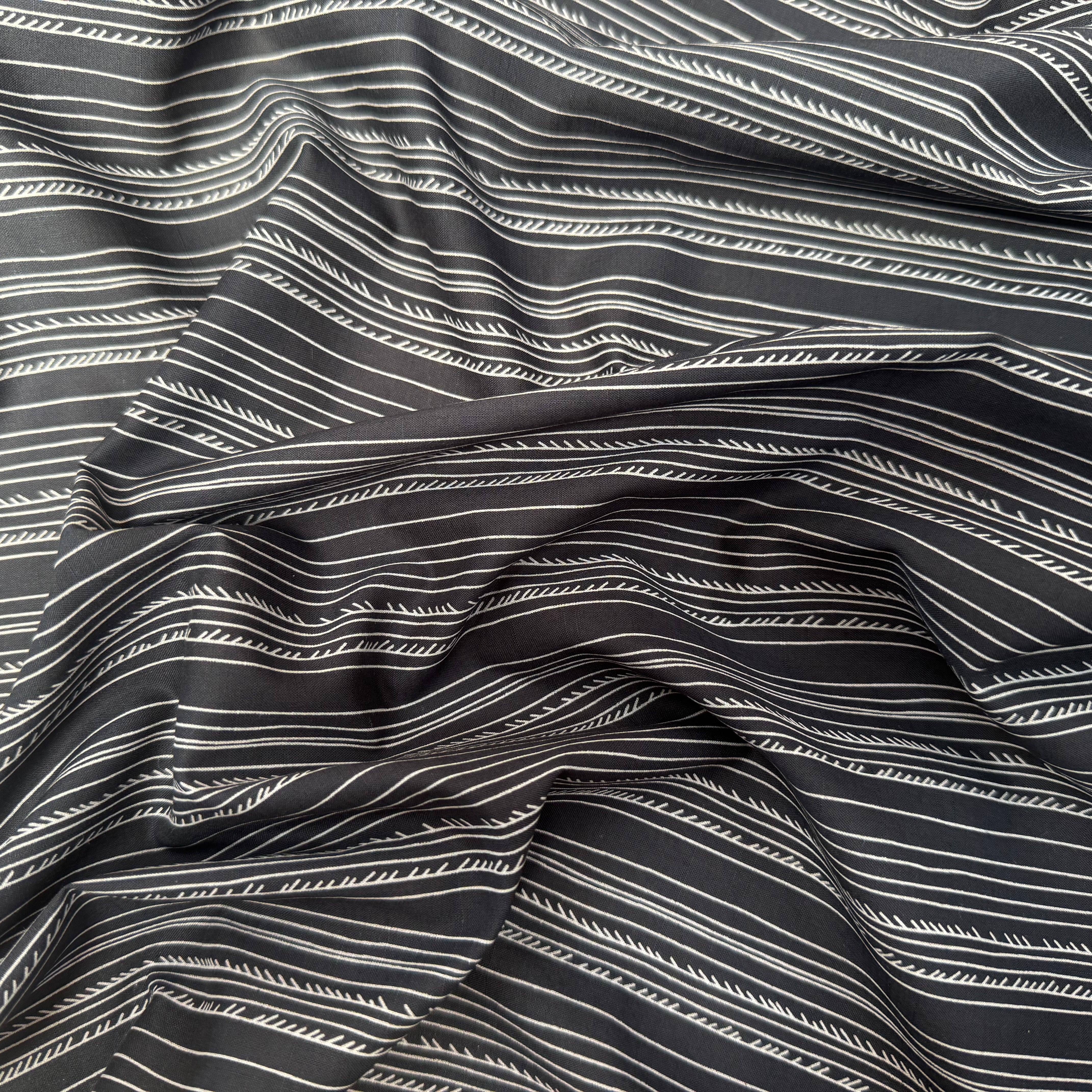 VOILE DE COTON FOND GRIS NAVY MOTIFS BLANC - My Little Coupon