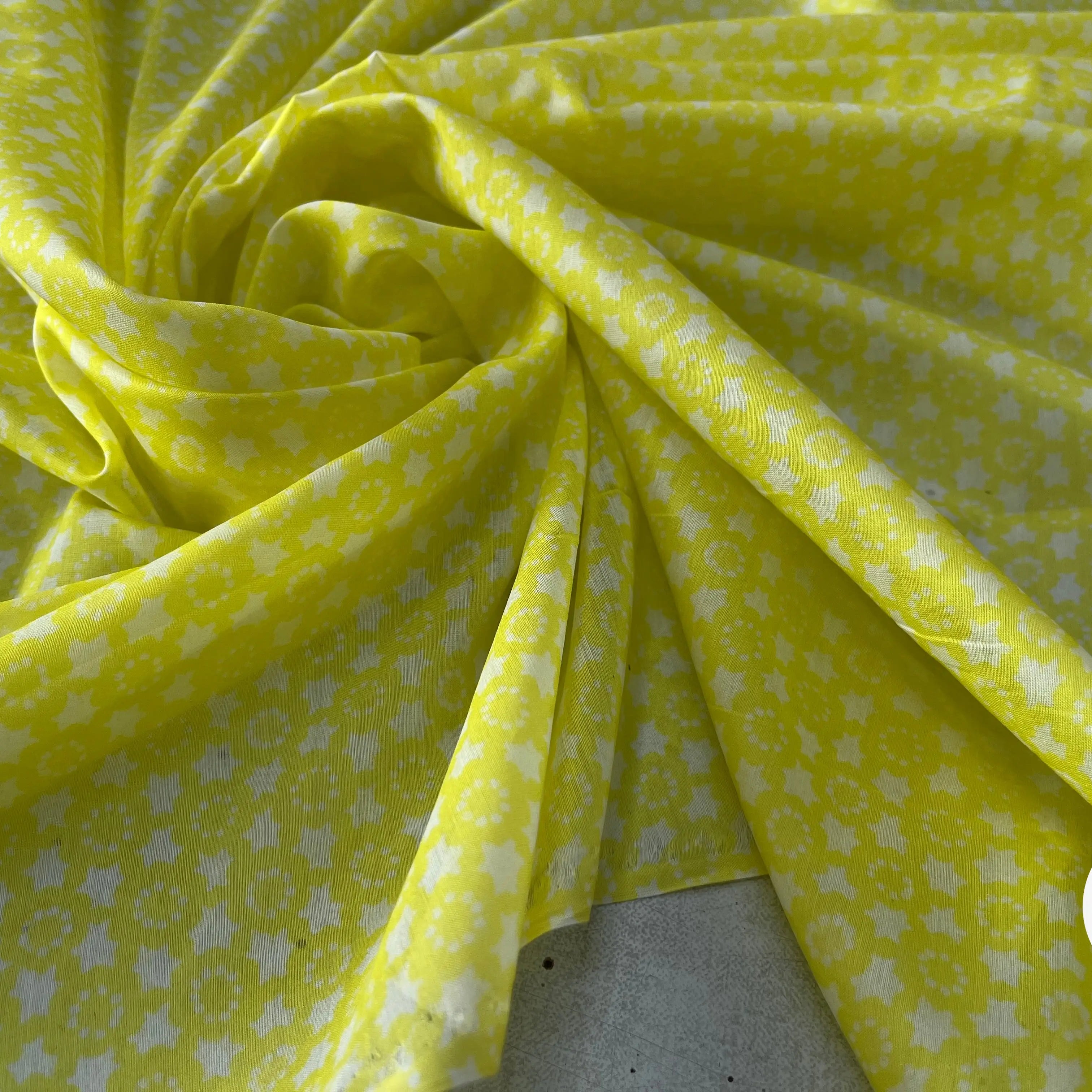 VOILE DE COTON FOND JAUNE PETITES ETOILES BLANCHES - My Little Coupon