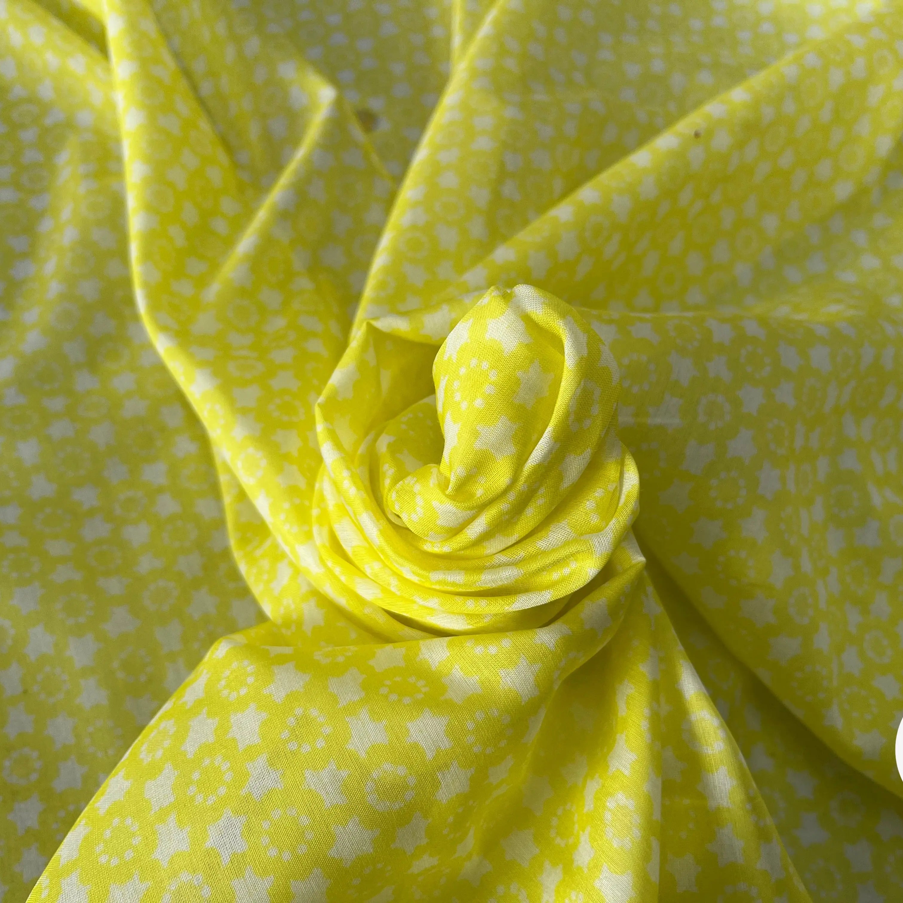VOILE DE COTON FOND JAUNE PETITES ETOILES BLANCHES - My Little Coupon