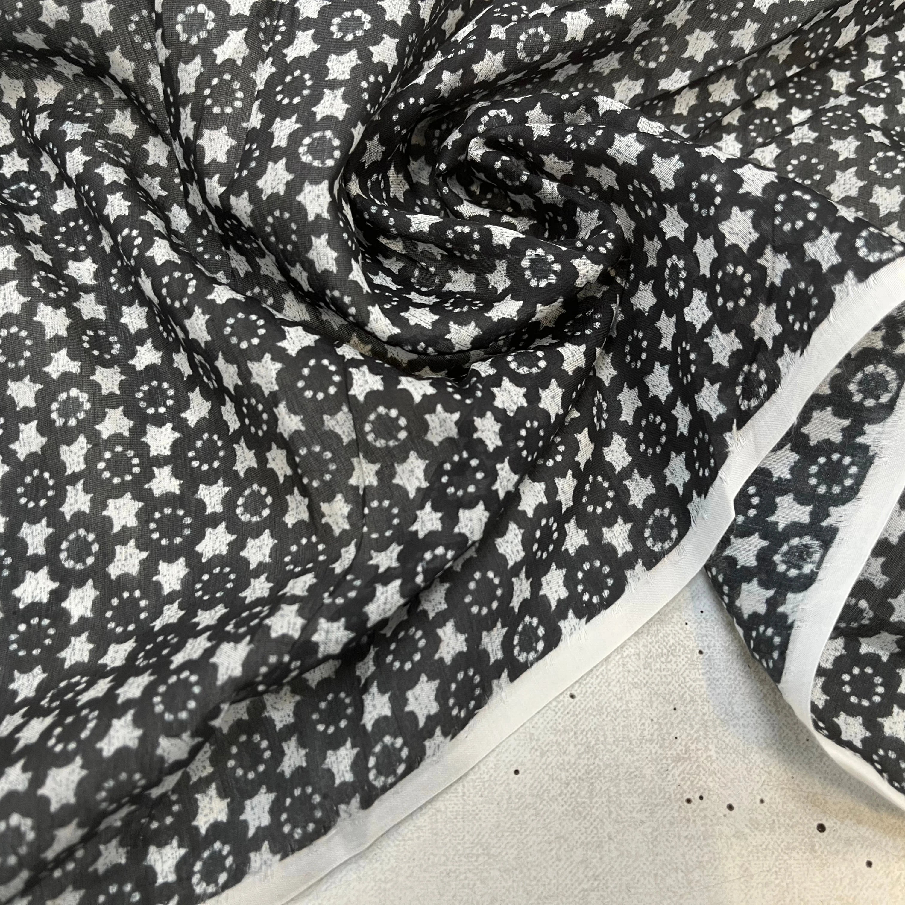 VOILE DE COTON FOND NOIR ETOILE - My Little Coupon