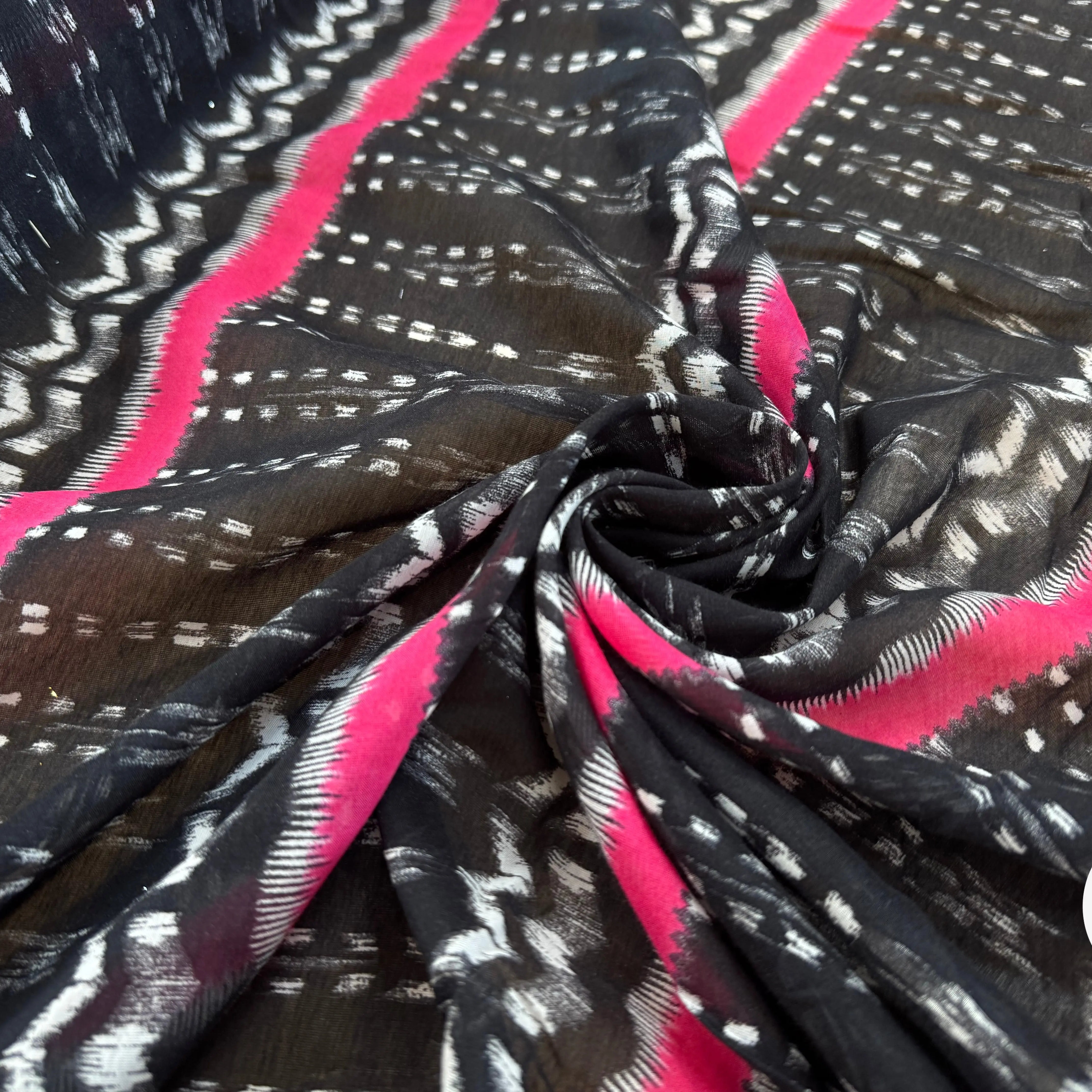 VOILE DE COTON FOND NOIR MOTIFS GÉOMÉTRIQUE ROSE ET BLANC - My Little Coupon