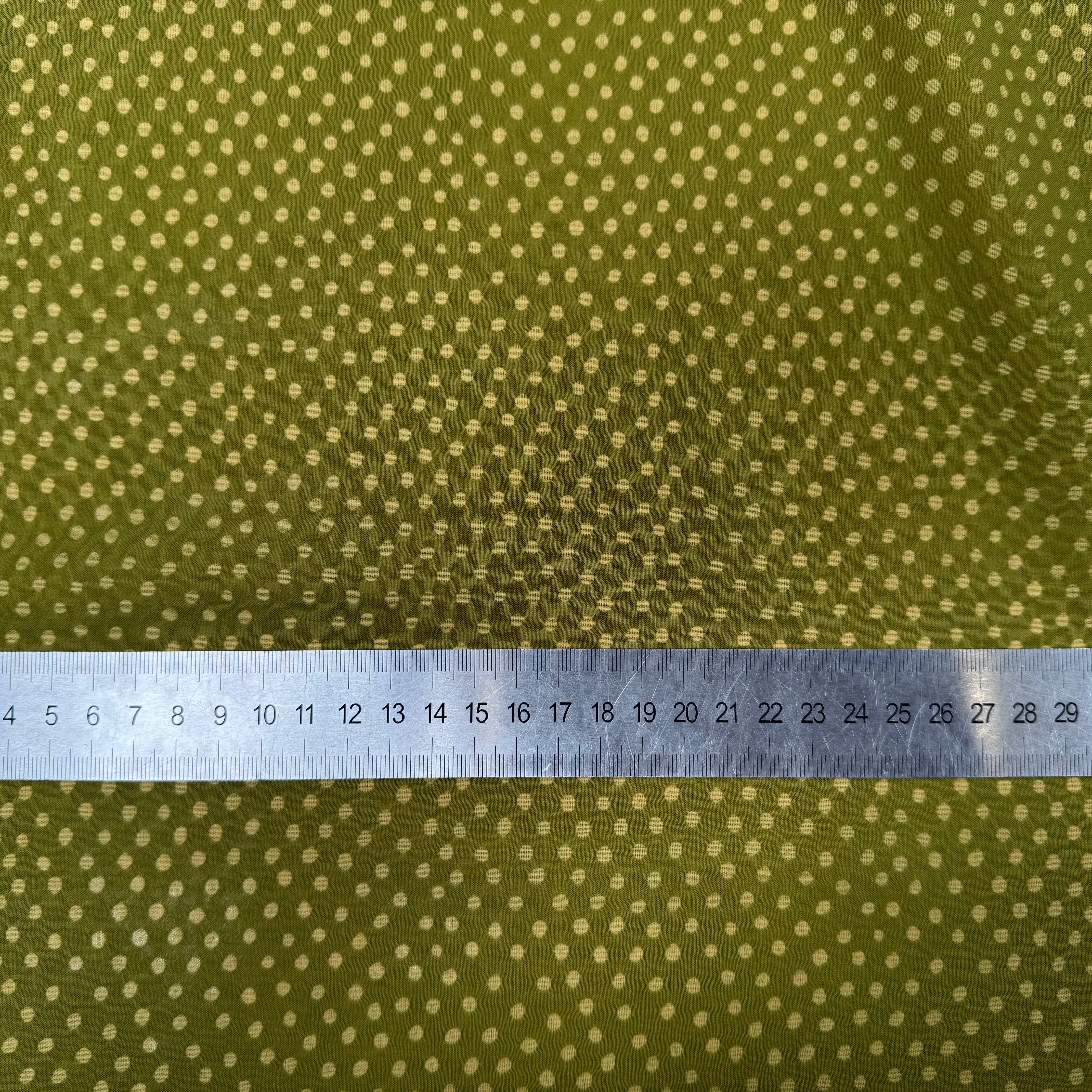 VOILE DE COTON FOND VERT MOTIFS PETITS POIDS - My Little Coupon