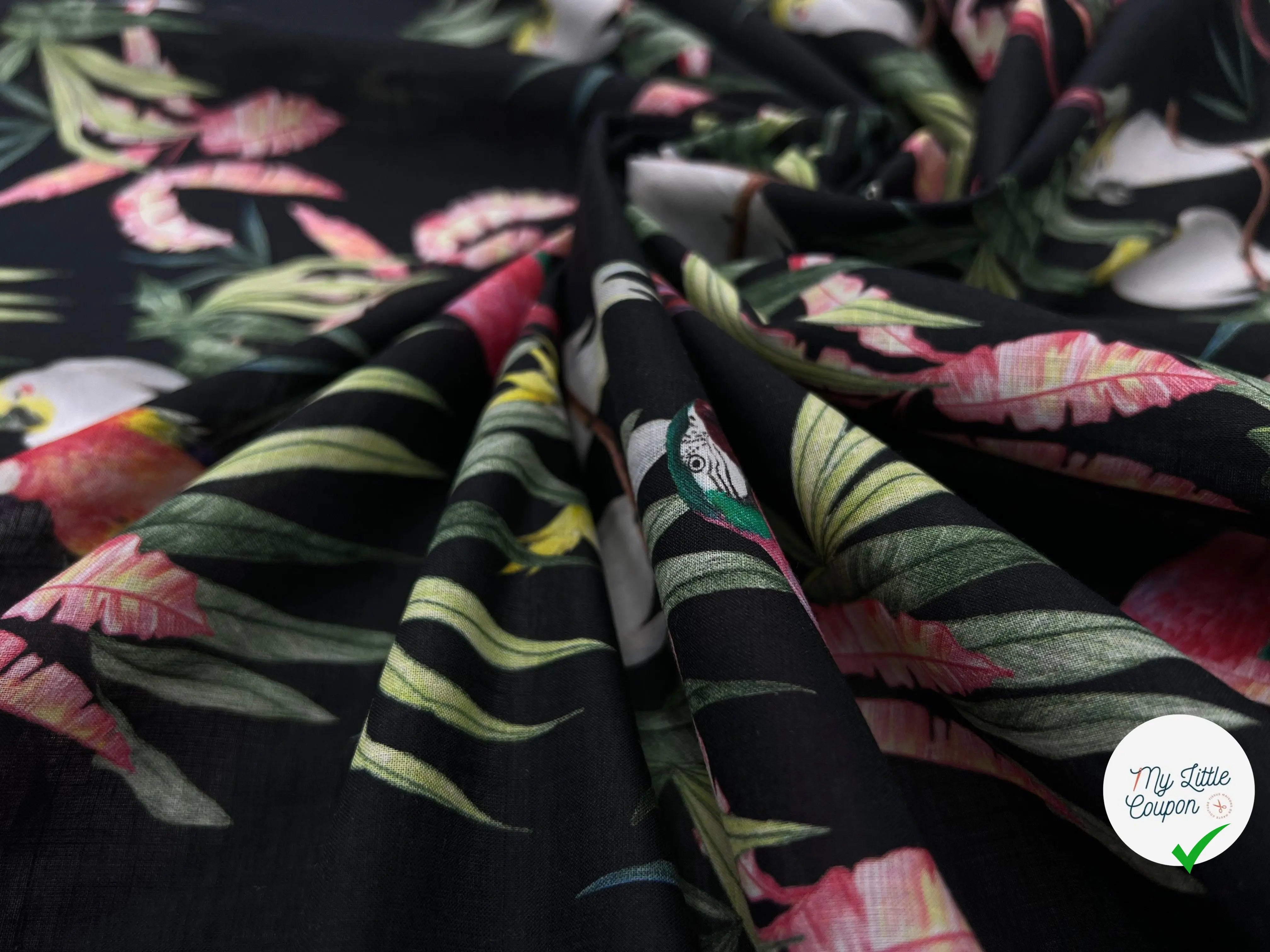 VOILE DE COTON IMPRIMÉ CACATOÈS FOND NOIR - coupon de tissu de 3 mètres - My Little Coupon - tissu - coudre