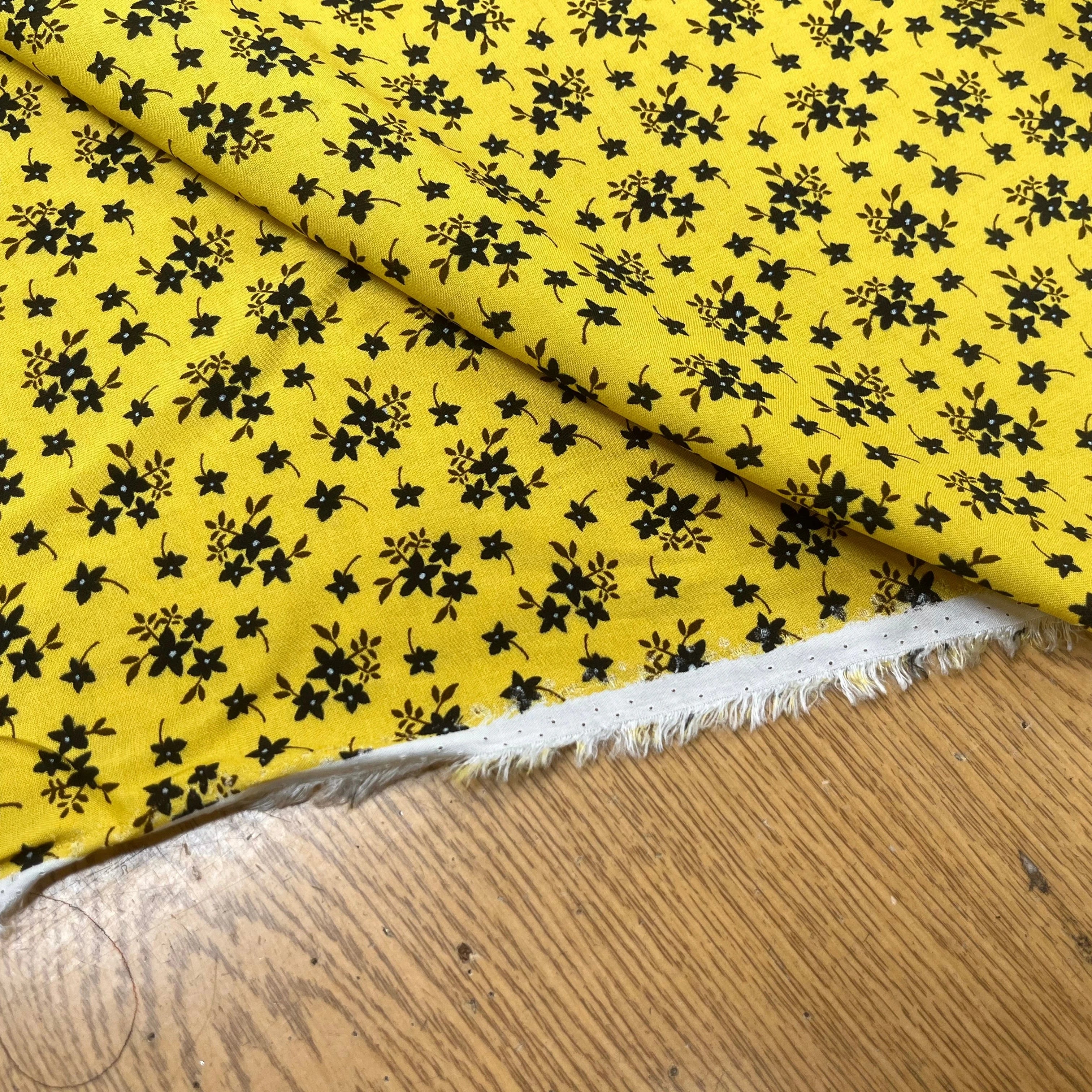 VOILE DE COTON IMPRIMÉ PÉTITES FLEURS FOND JAUNE - My Little Coupon