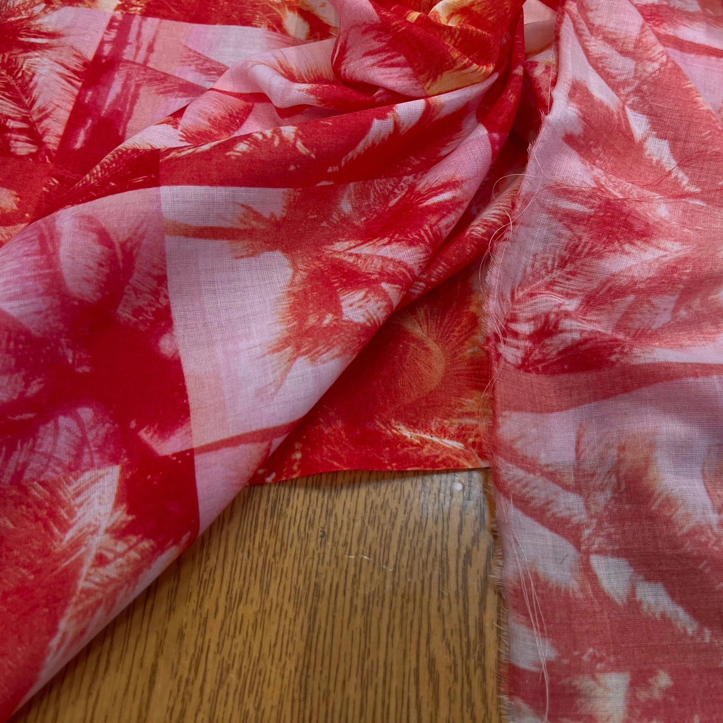 VOILE DE COTON IMPRIMÉ ULTRA DOUX COCOTIERS MULTICOLORES - My Little Coupon