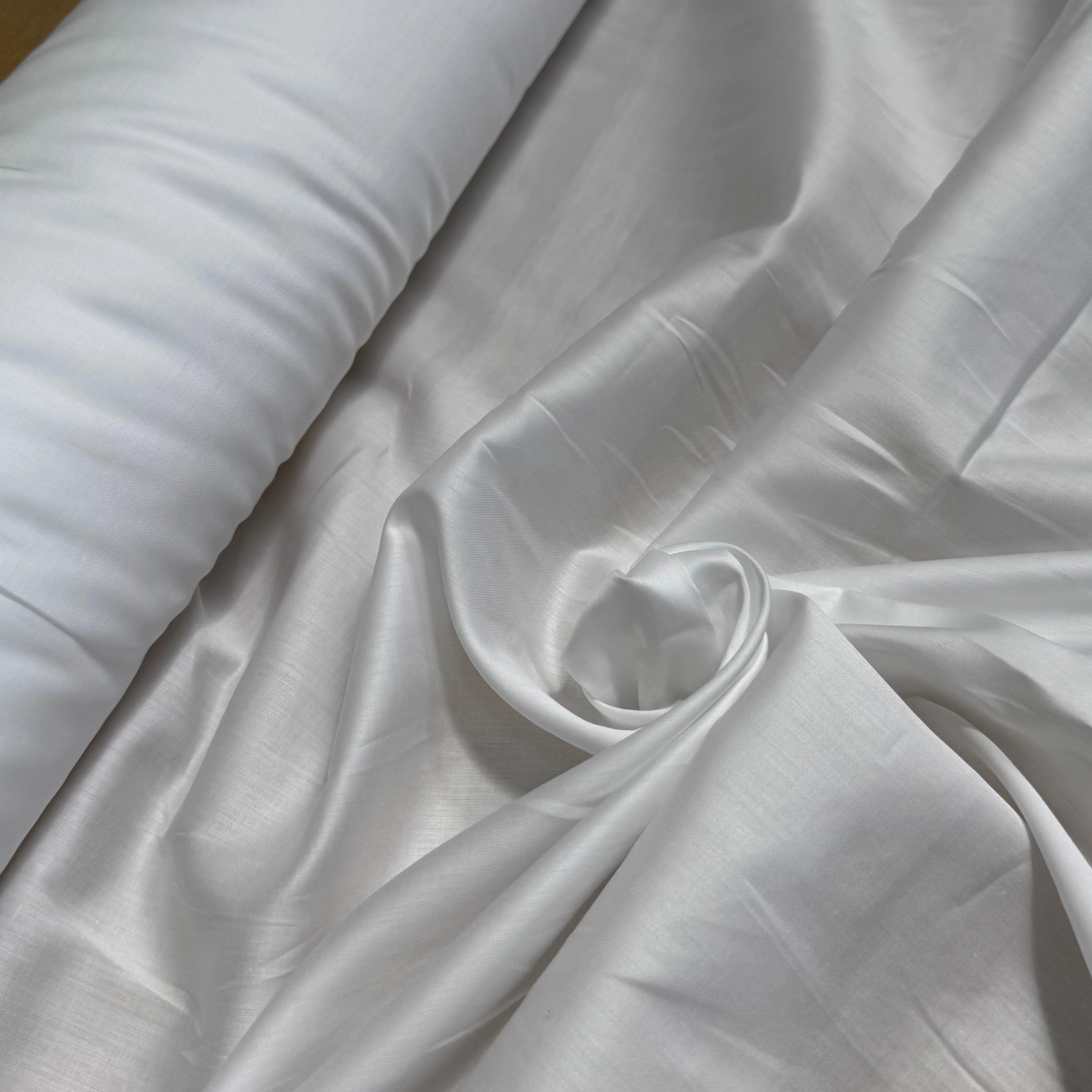 VOILE DE COTON LÉGÈREMENT STRETCH SATINÉ BLANC - My Little Coupon
