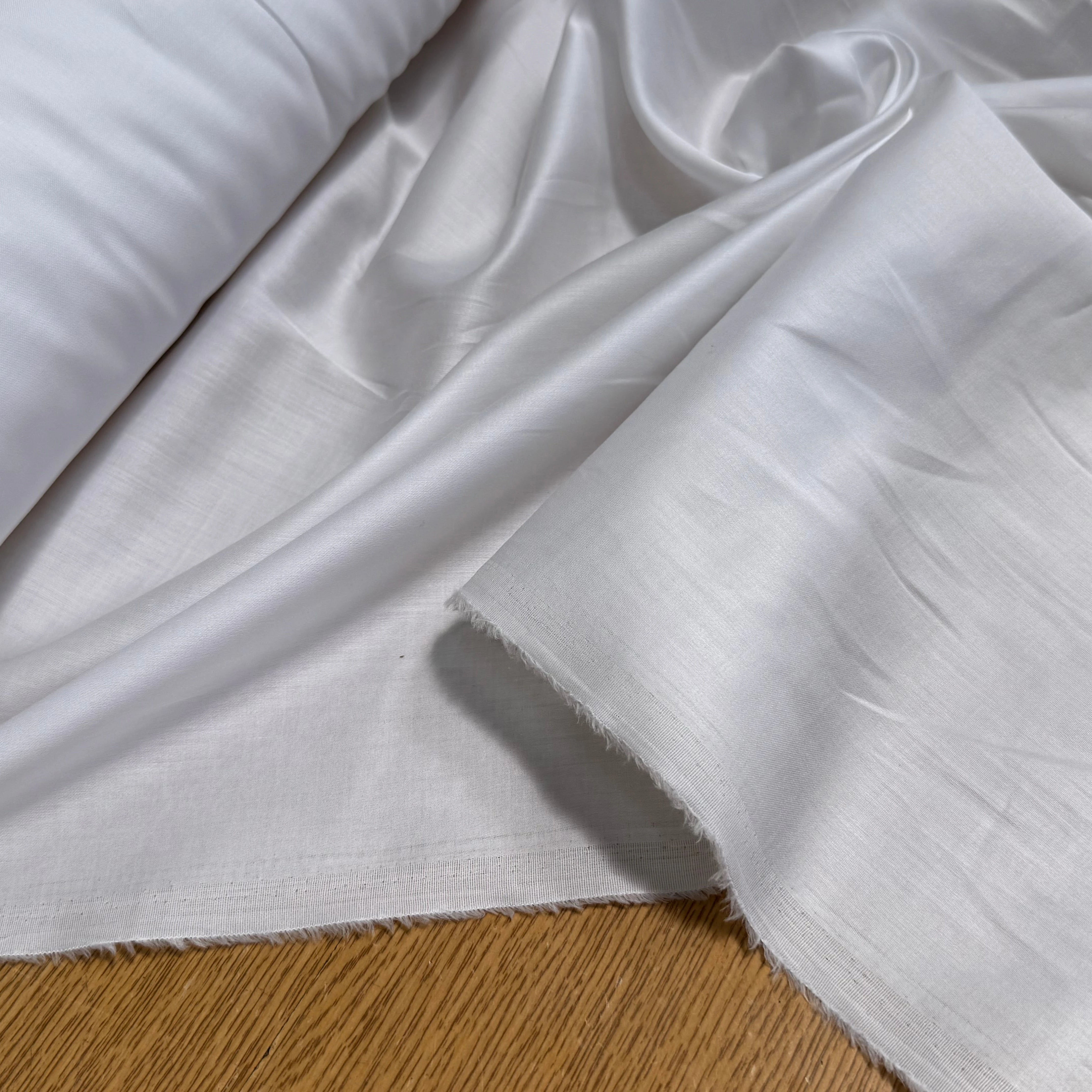 VOILE DE COTON LÉGÈREMENT STRETCH SATINÉ BLANC - My Little Coupon