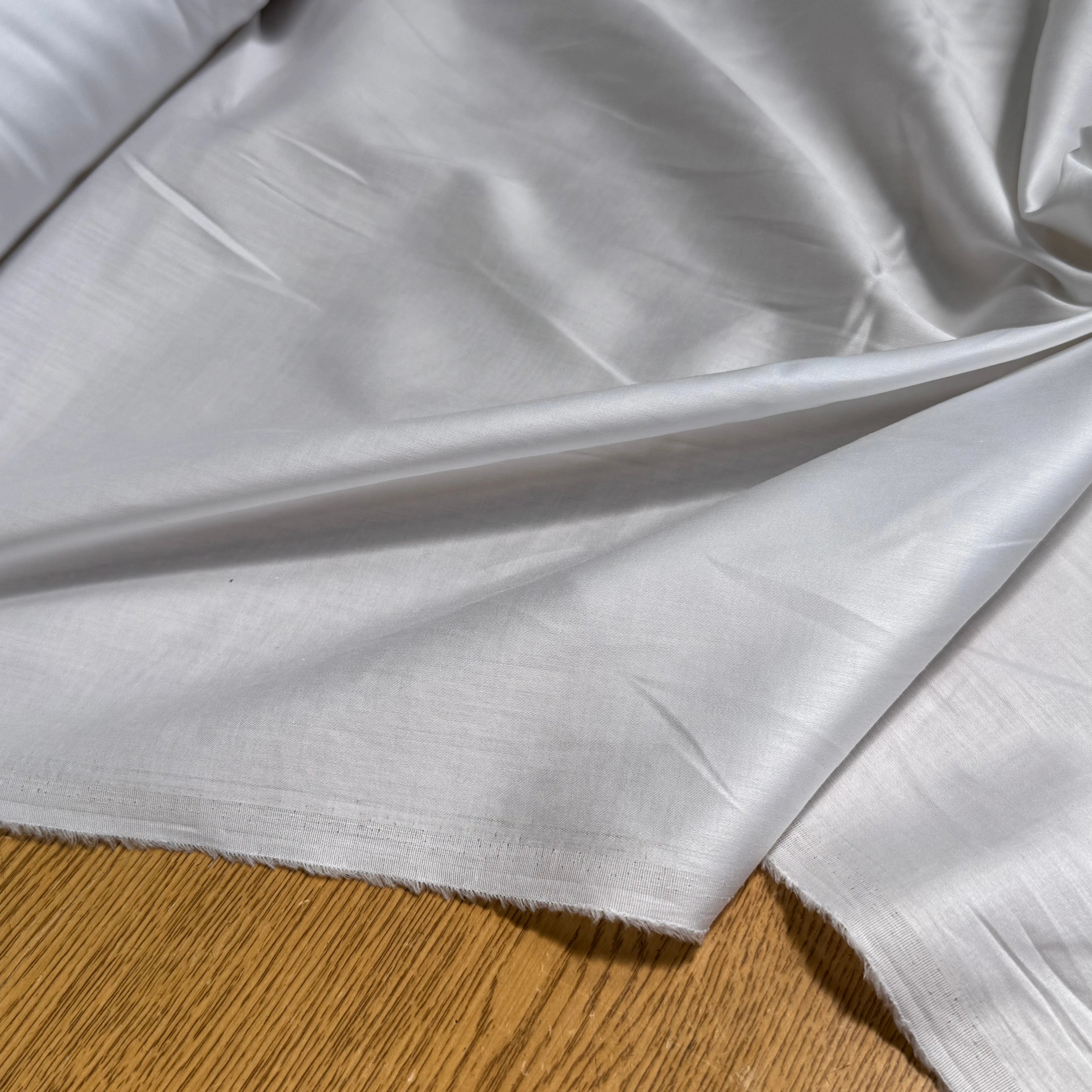 VOILE DE COTON LÉGÈREMENT STRETCH SATINÉ BLANC - My Little Coupon