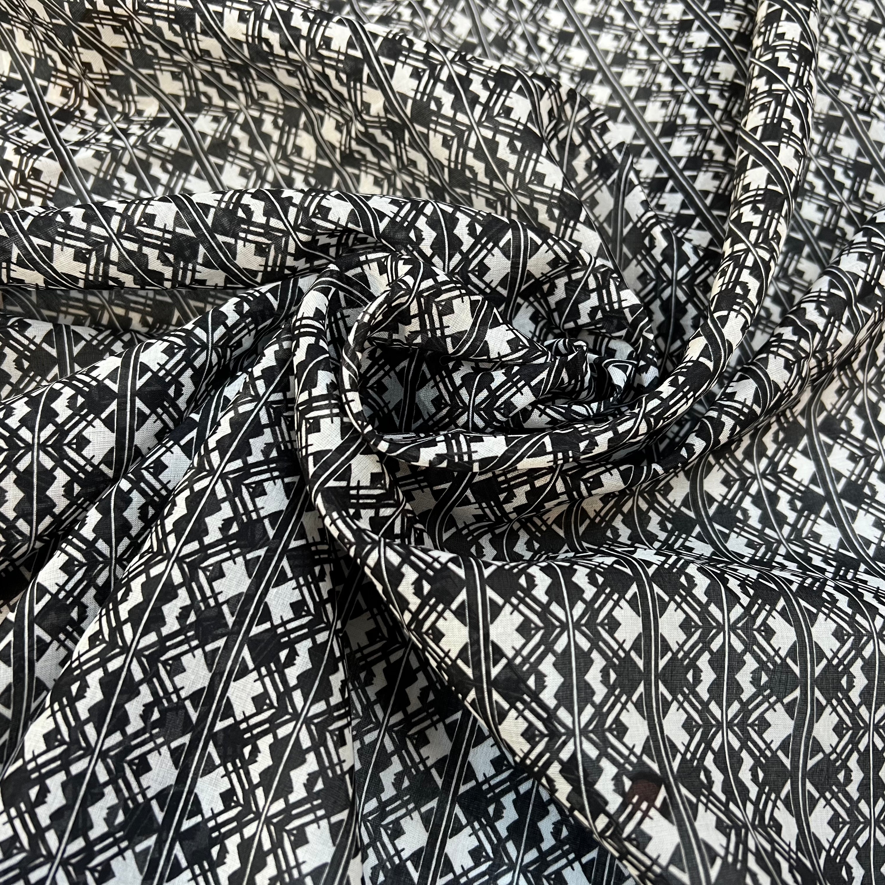 VOILE DE COTON MOTIF TOTEM BLACK AND WHITE MLC INTERN