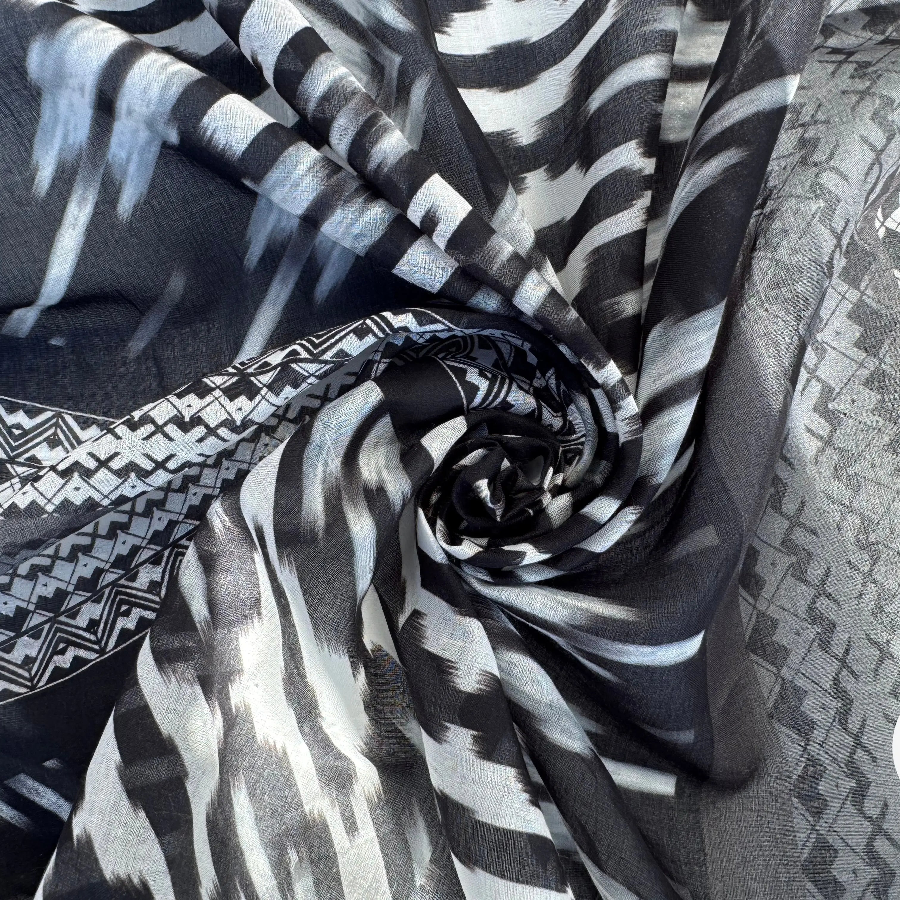 VOILE DE COTON MOTIF TOTEM BLACK, GREY AND WHITE - My Little Coupon