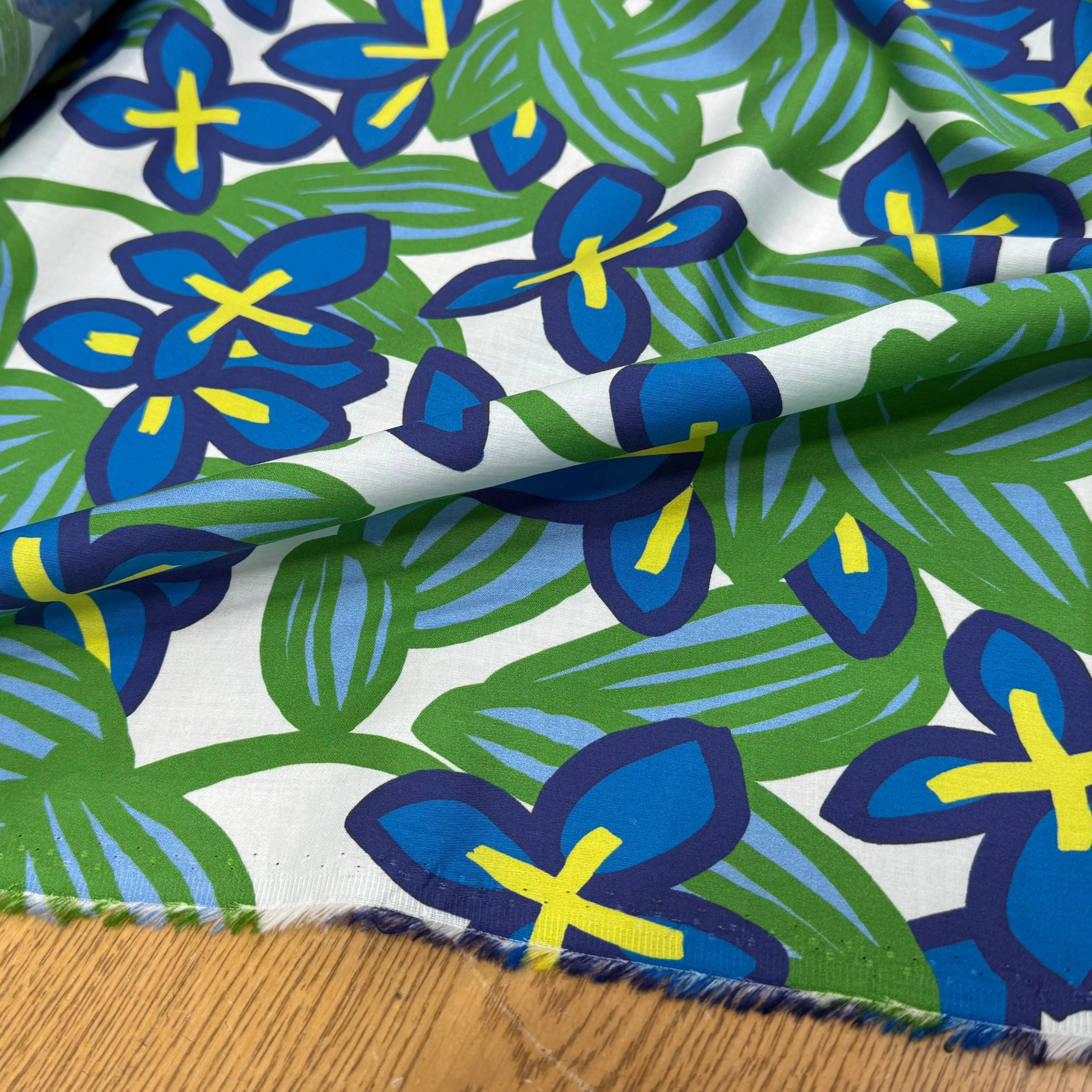 VOILE DE COTON NINFEA BOSQUET IMPRIMÉ FLORAL VERT/BLEU - My Little Coupon
