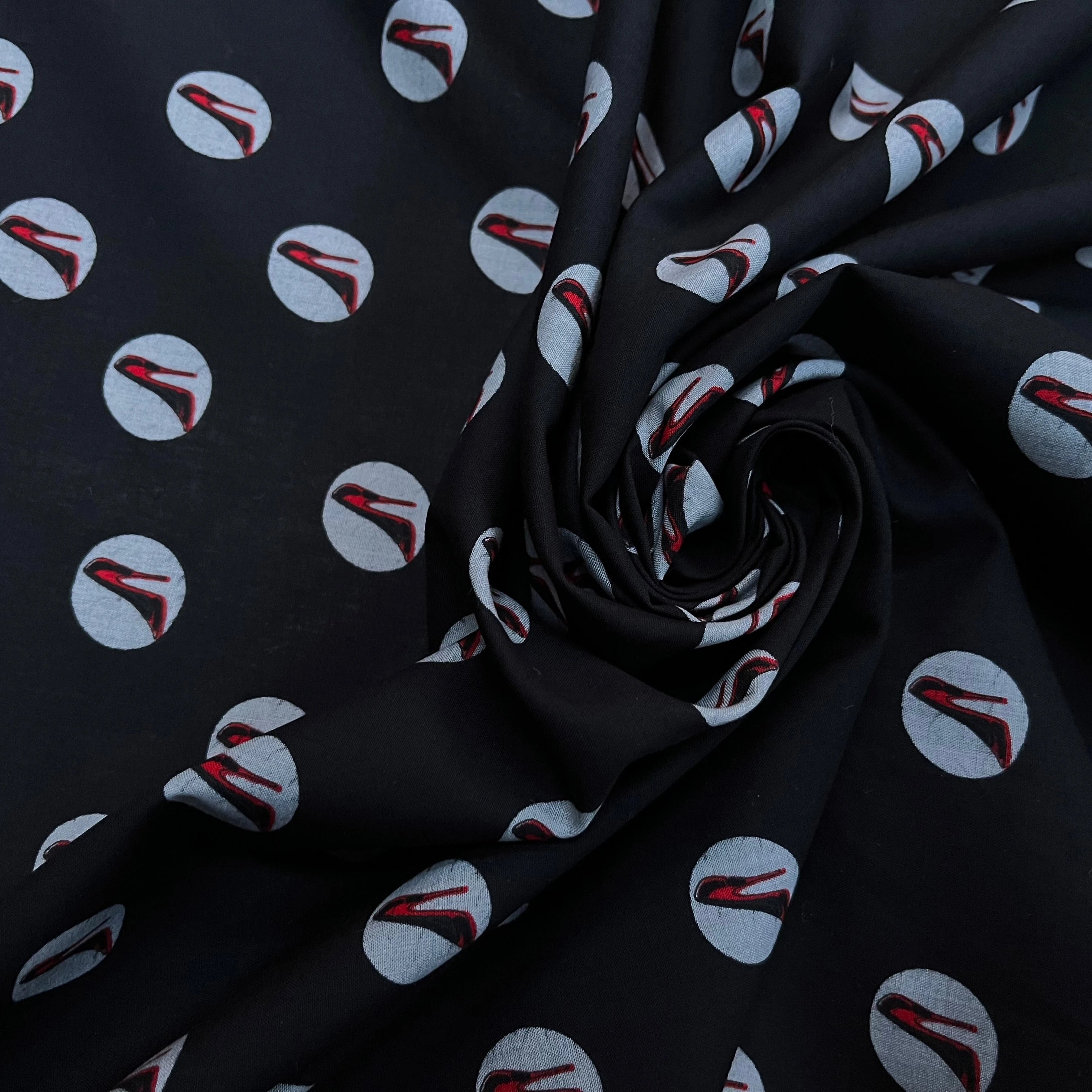 VOILE DE COTON NOIR MOTIF IMPRIMÉS ESCARPINS - My Little Coupon