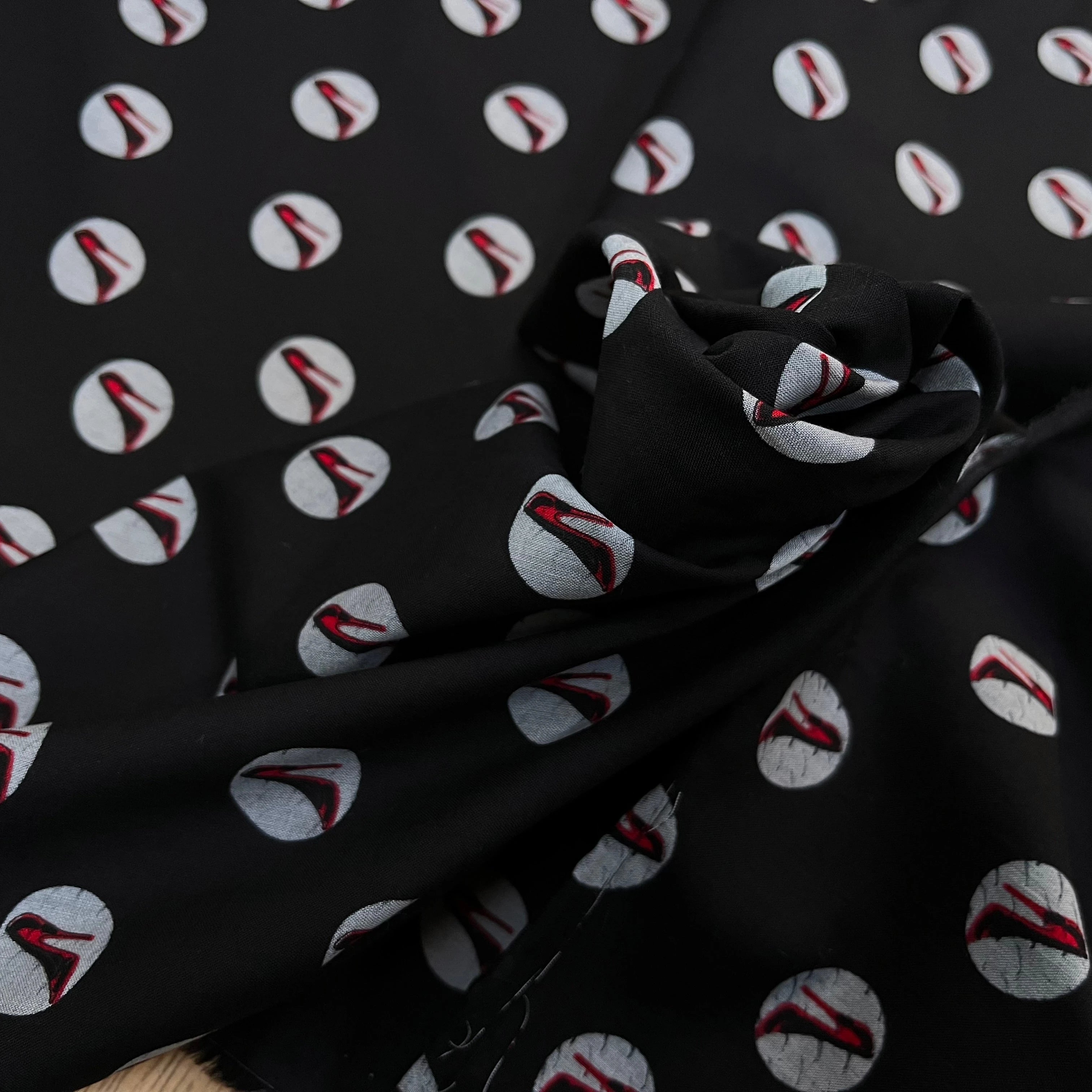 VOILE DE COTON NOIR MOTIF IMPRIMÉS ESCARPINS - My Little Coupon