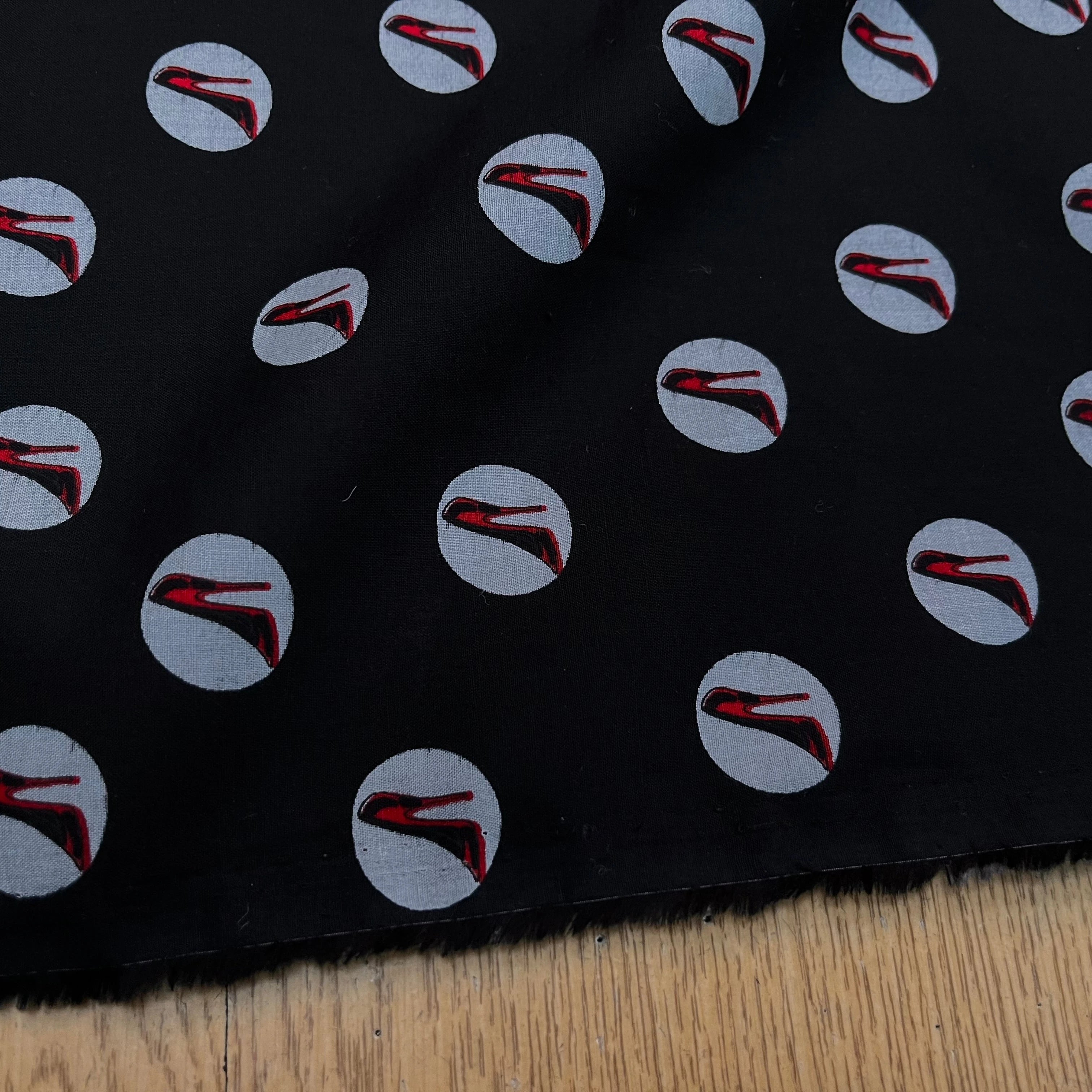 VOILE DE COTON NOIR MOTIF IMPRIMÉS ESCARPINS - My Little Coupon