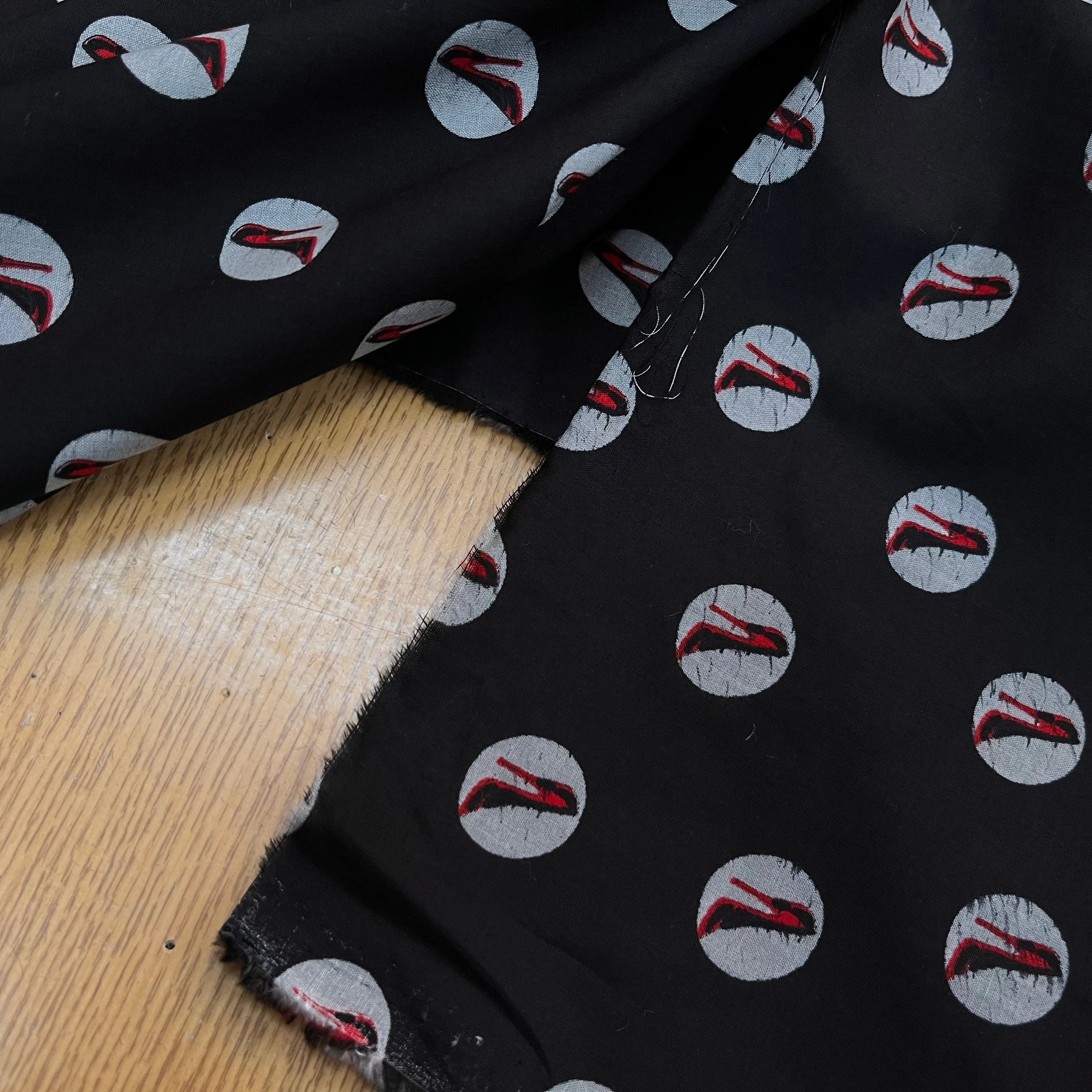 VOILE DE COTON NOIR MOTIF IMPRIMÉS ESCARPINS - My Little Coupon