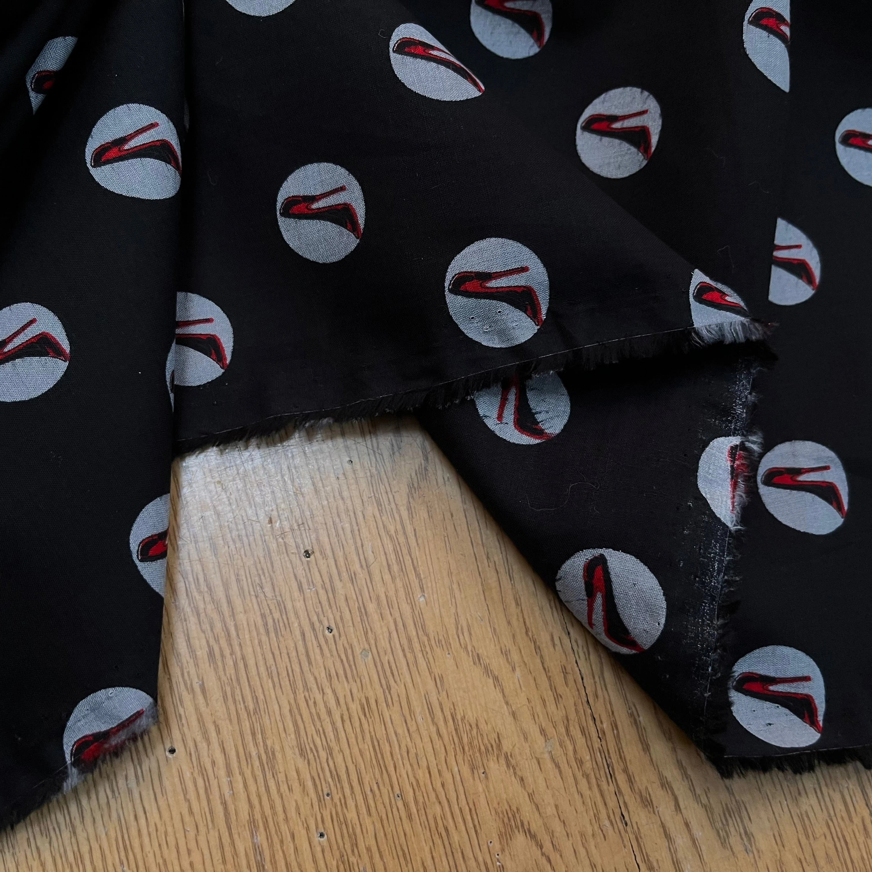 VOILE DE COTON NOIR MOTIF IMPRIMÉS ESCARPINS - My Little Coupon