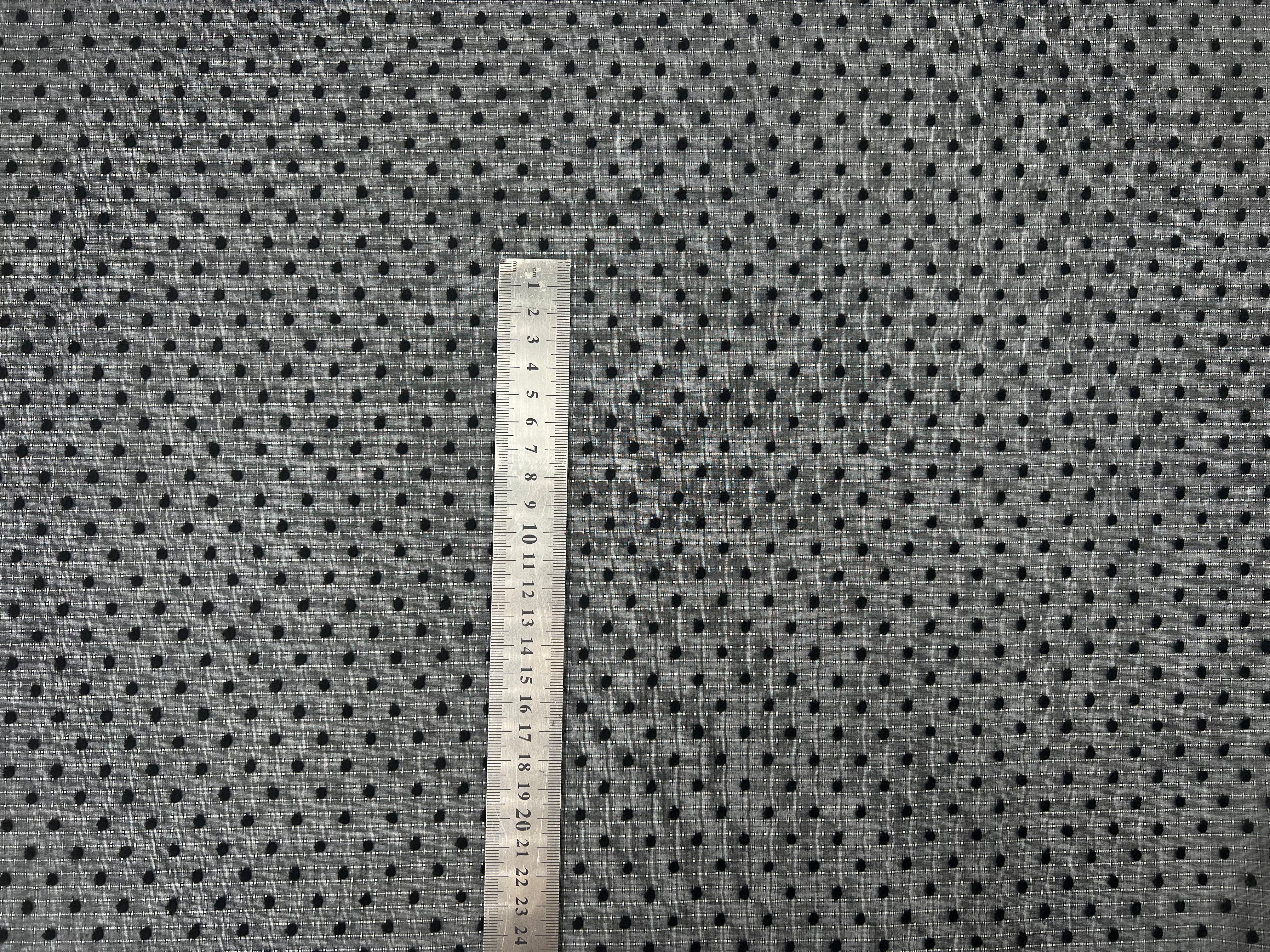 VOILE DE COTON QUADRILLÉ PLUMETIS NOIR FLOCHÉ MSO