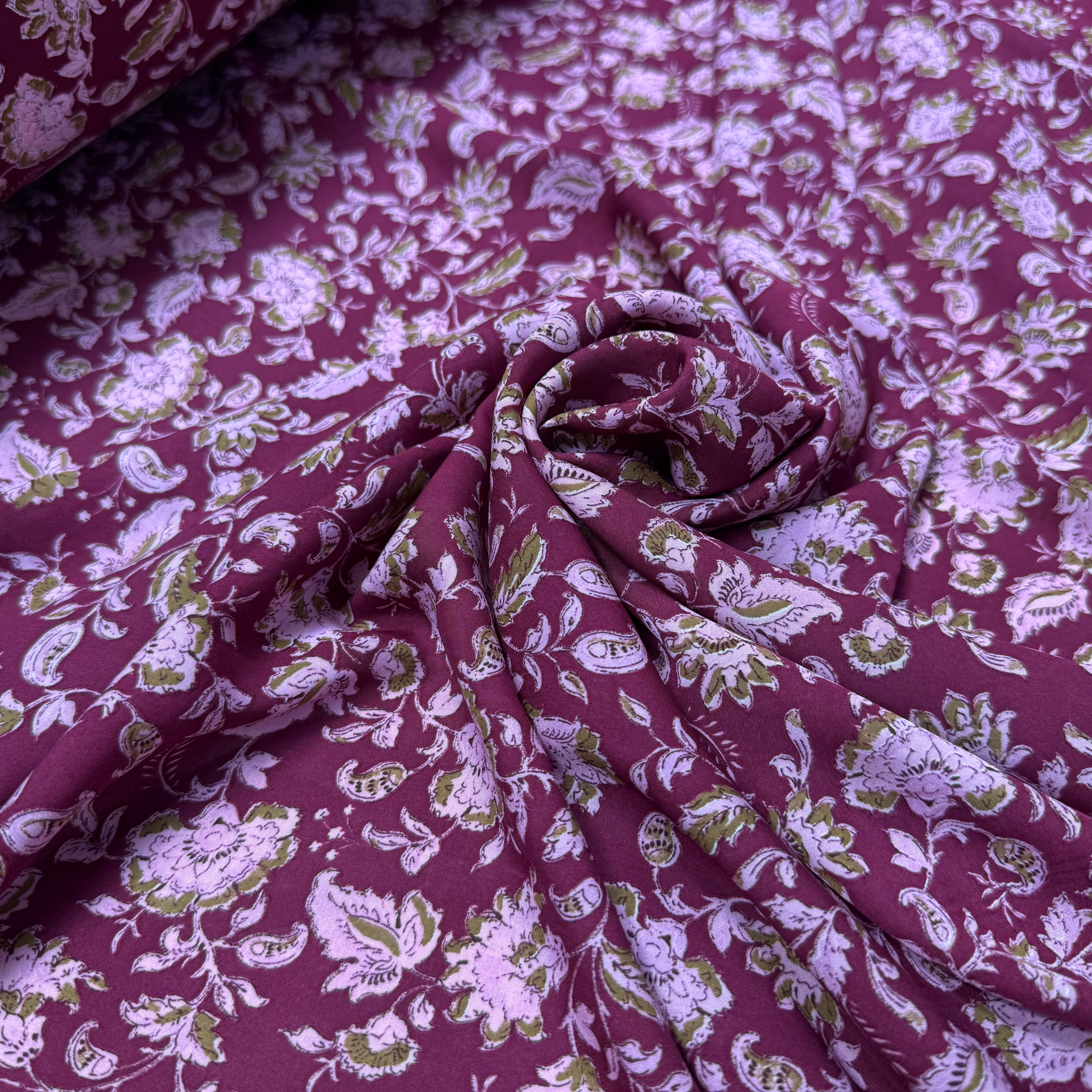 VOILE VISCOSE FOND BORDEAUX MOTIF FLEURS ROSE PALE - My Little Coupon