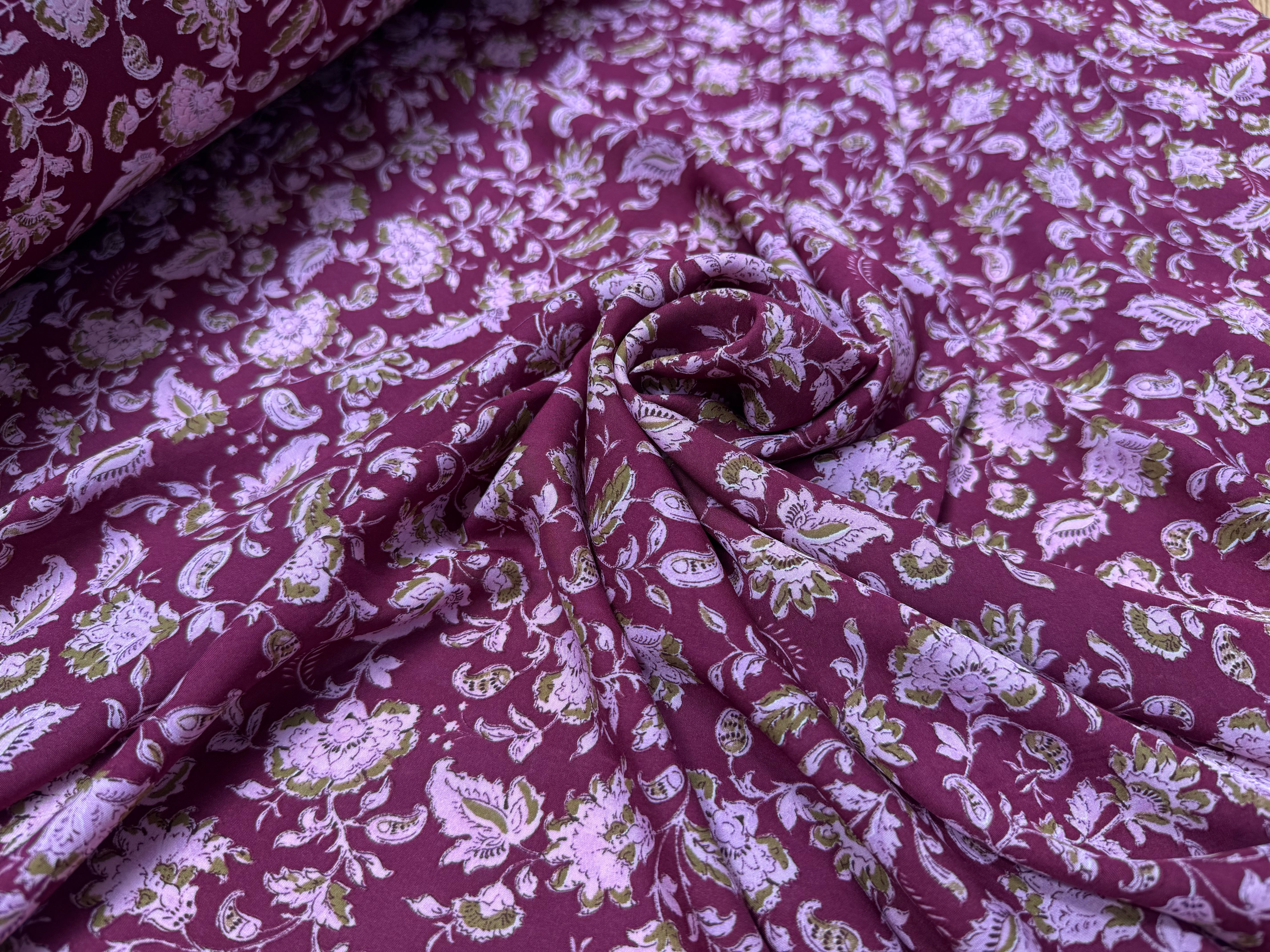 VOILE VISCOSE FOND BORDEAUX MOTIF FLEURS ROSE PALE - My Little Coupon