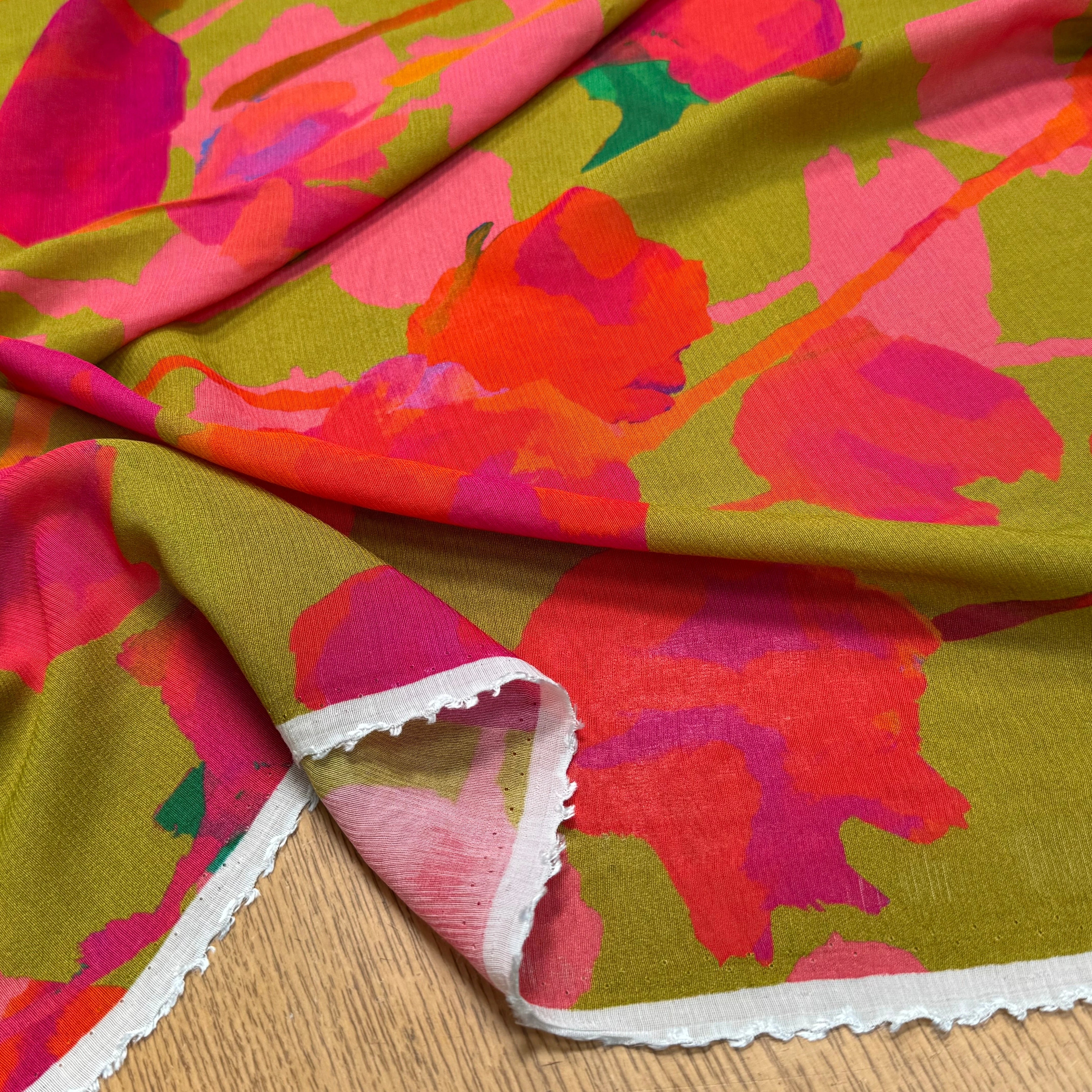 VOILE VISCOSE SOIE IMPRIMÉ FLORAL ROUGE SILK JOURDETE - My Little Coupon