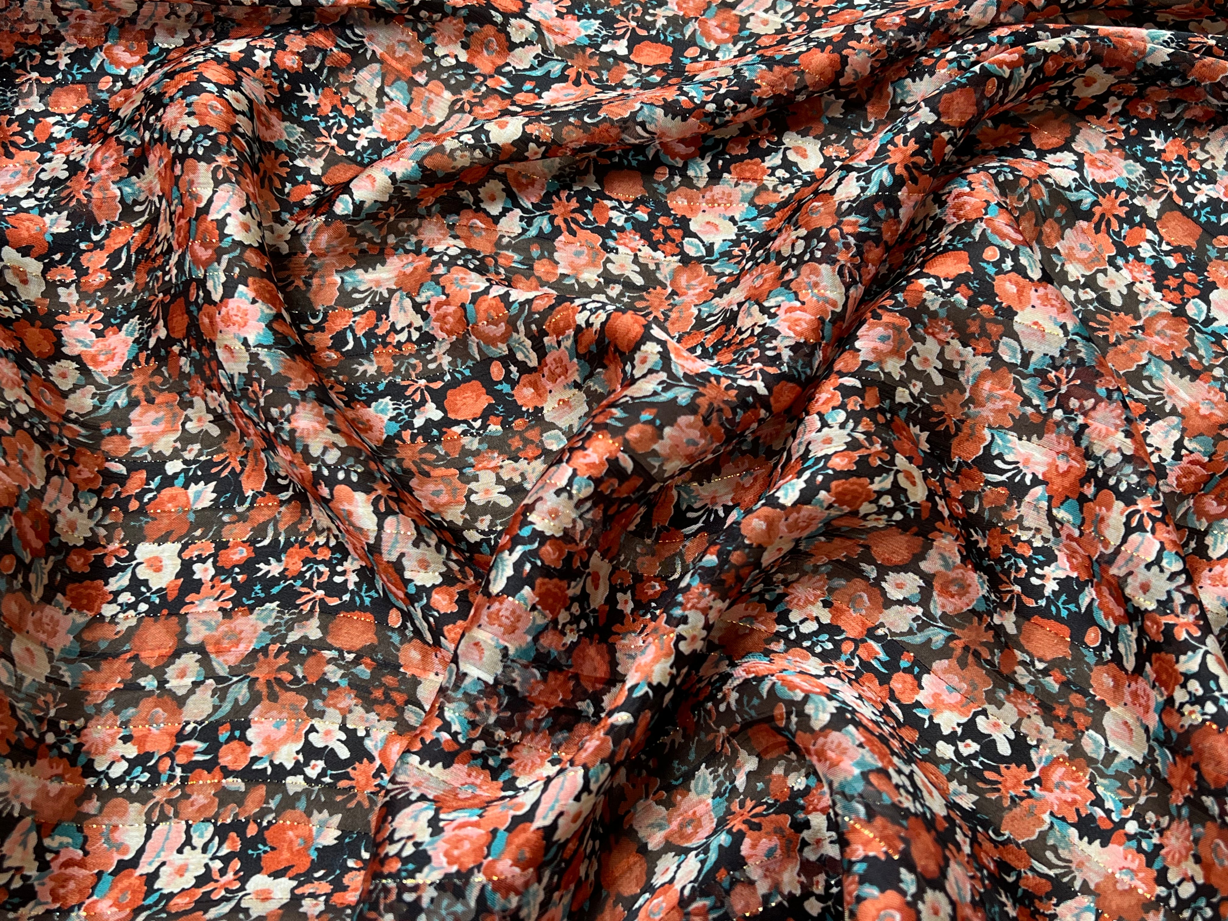 YORYU SATIN STRIPE IMPRIMÉ FLEURS ORANGÉS FOND NOIR FINES RAYURES LUREX DORÉ - My Little Coupon