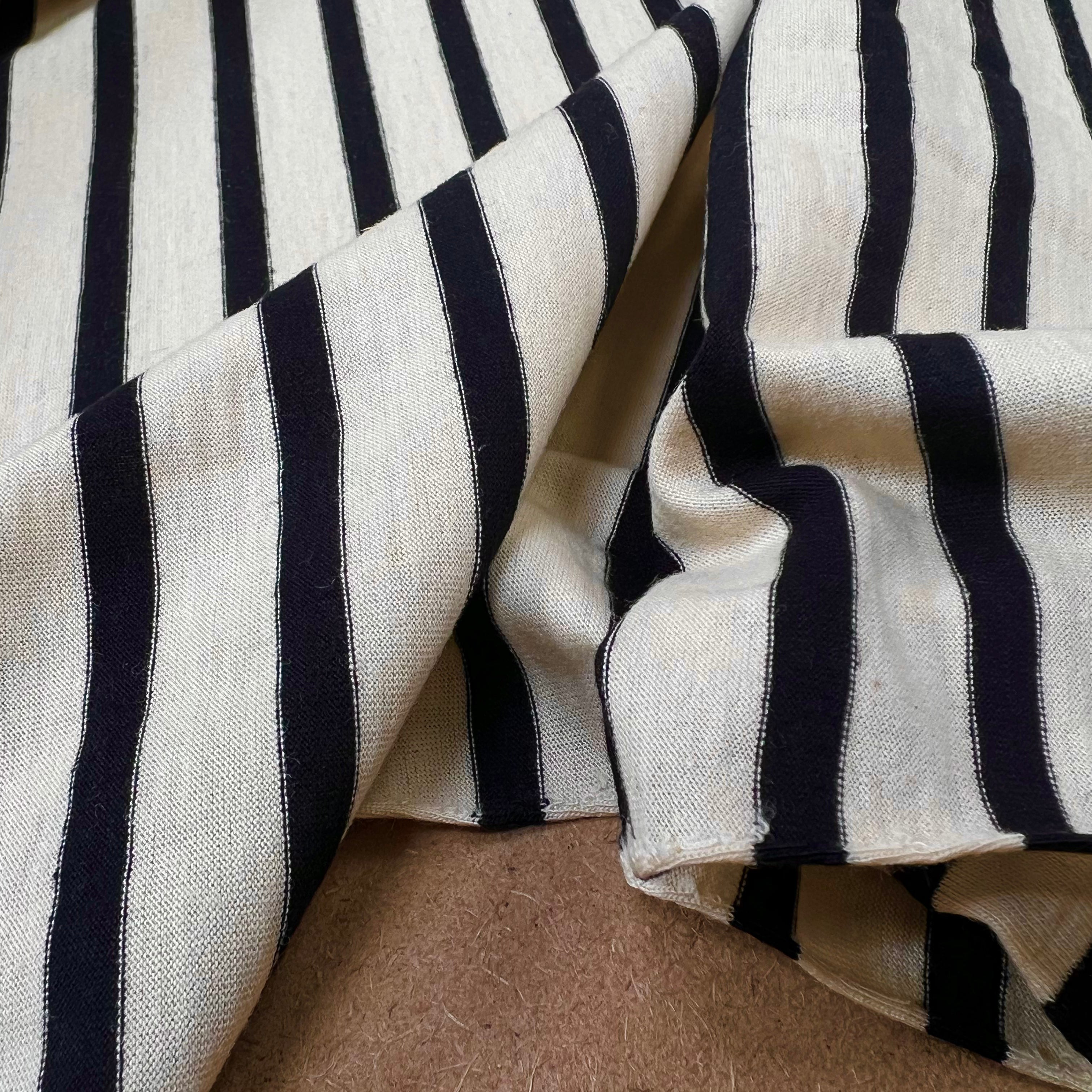 (chute) JERSEY DE COTON RAYURES NOIRES FOND ÉCRU LAINEUX - My Little Coupon