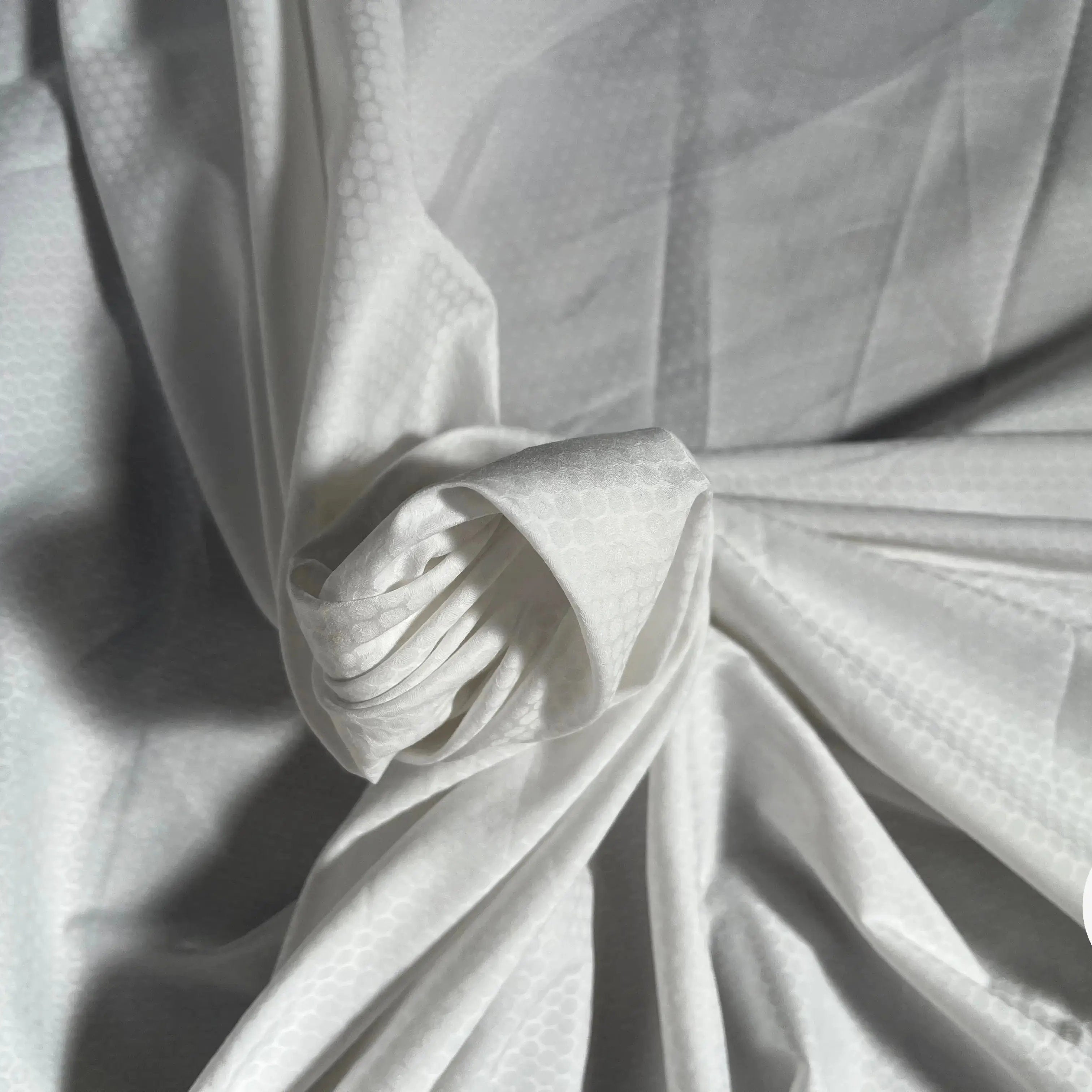 POPELINE BLANC JACQUARD MOTIF CIRCULAIRE - My Little Coupon