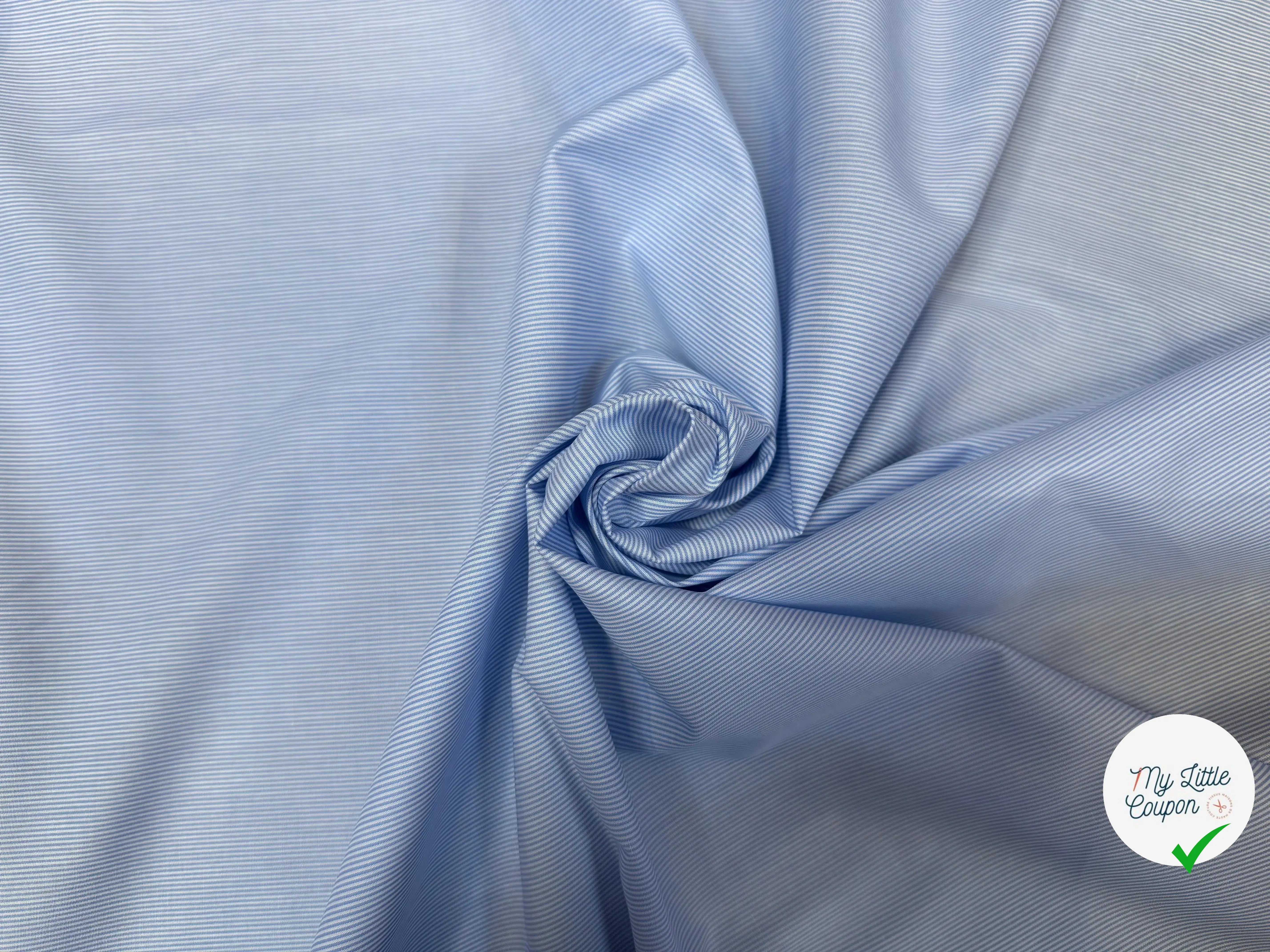 POPELINE DE COTON A 100% COTON A RAYURES BLANCHE ET BLEU CIEL - My Little Coupon