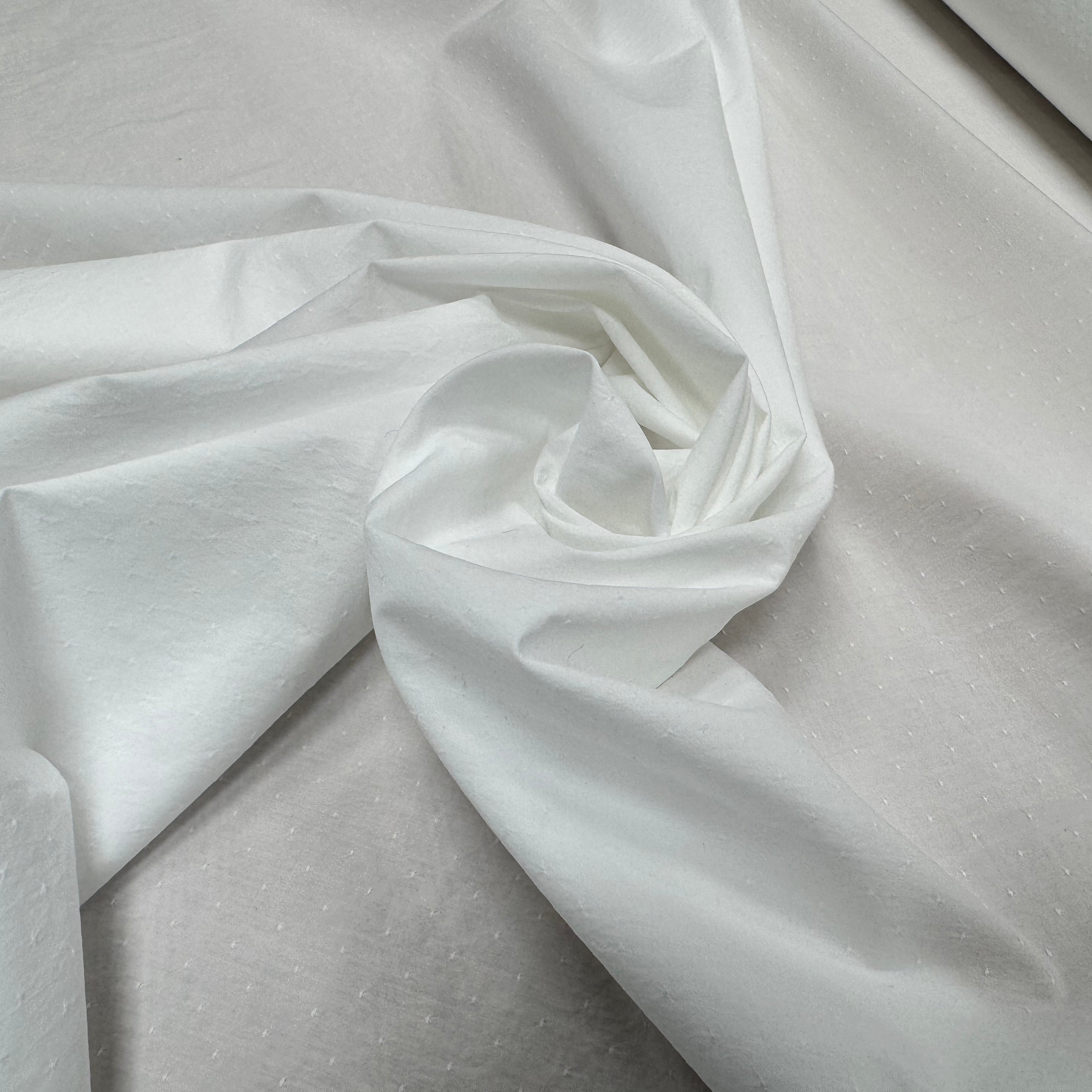 POPELINE DE COTON MICROSTONE CRAQUANT PLUMETIS BLANC - My Little Coupon