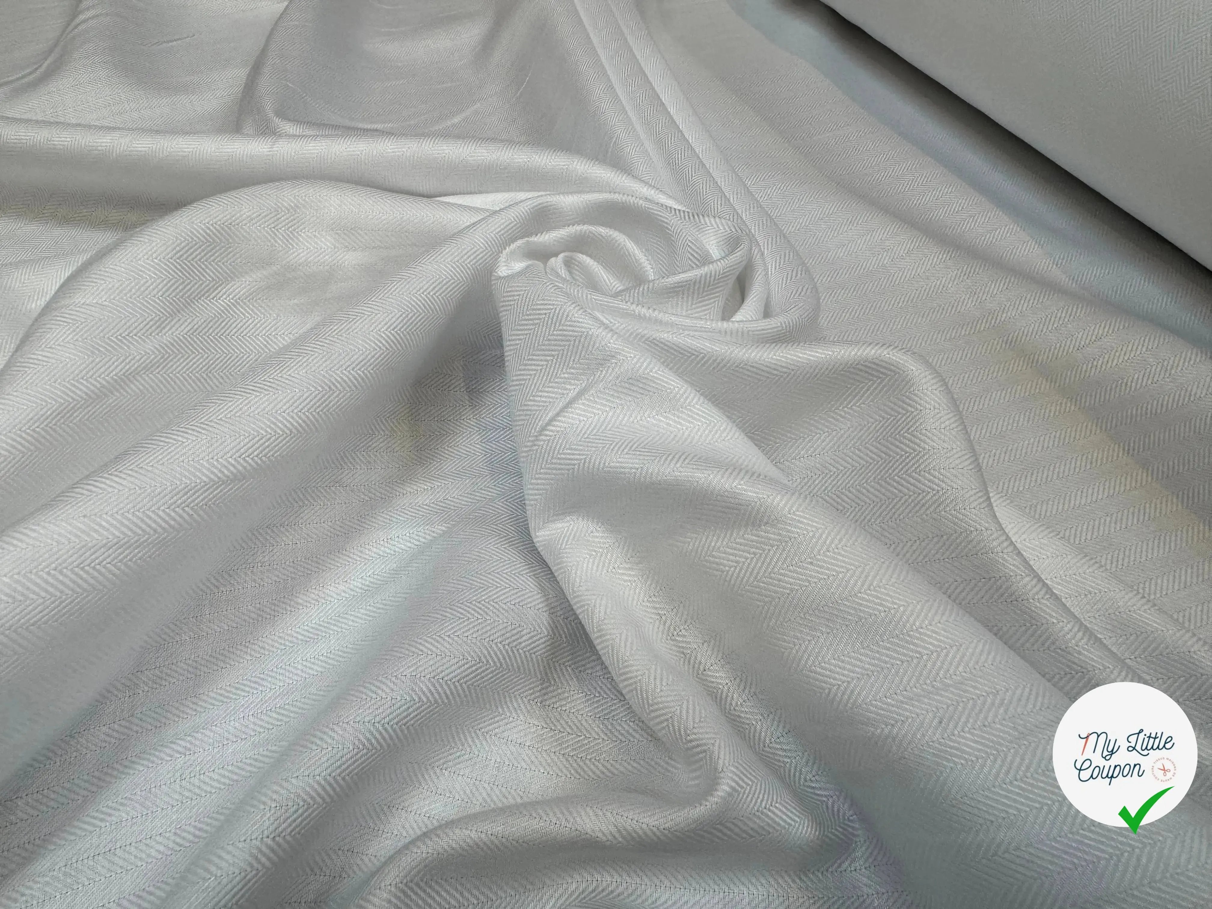 TISSU CHEMISE BLANC COTON MOTIFS CHEVRONS - My Little Coupon