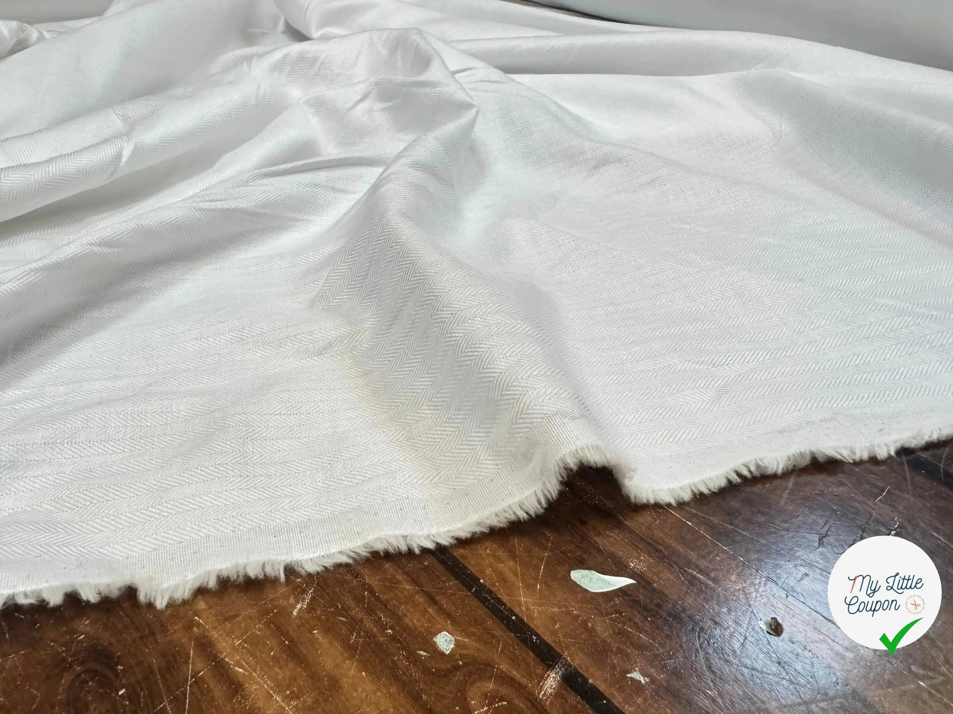 TISSU CHEMISE BLANC COTON MOTIFS CHEVRONS - My Little Coupon