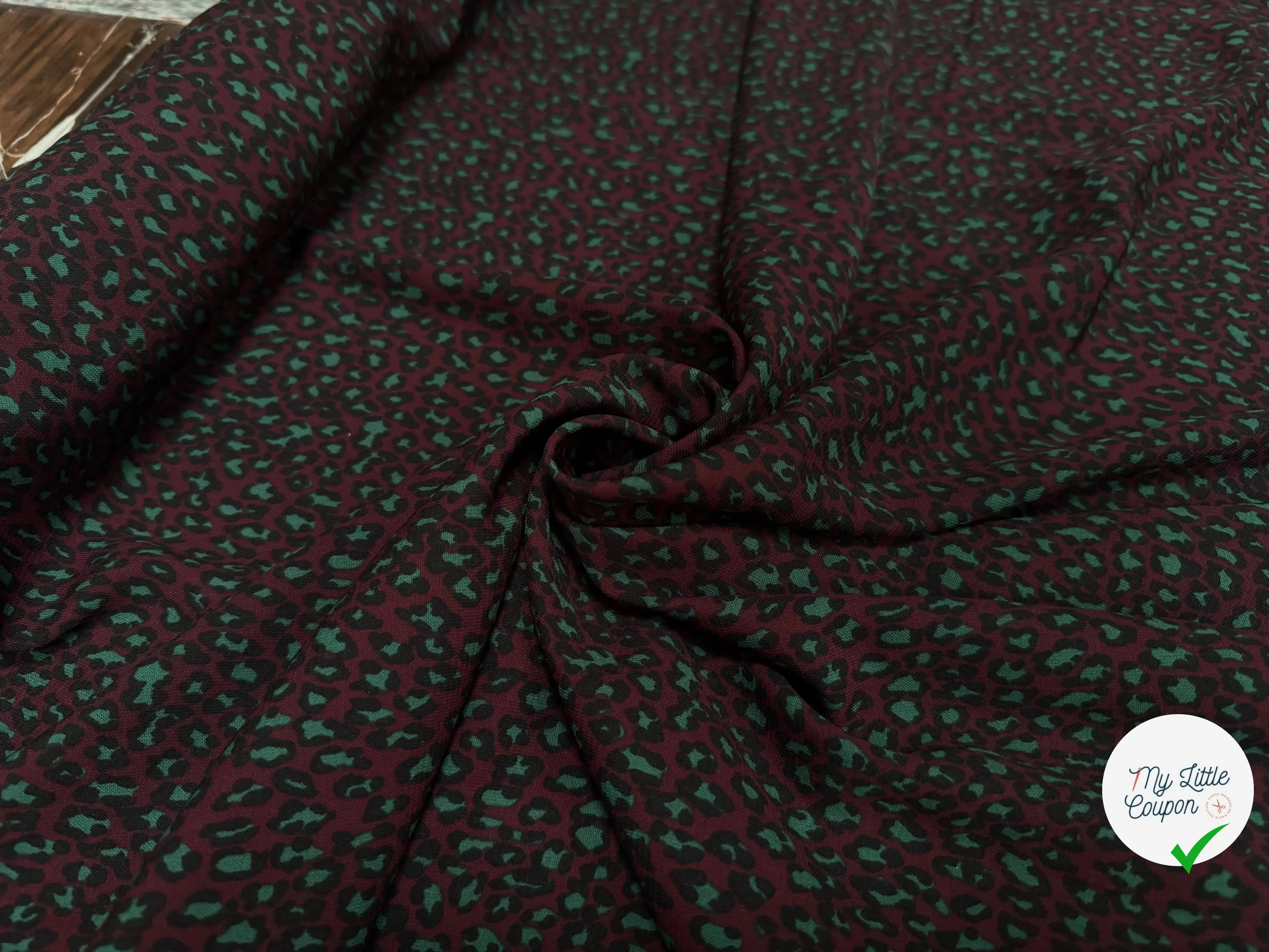 TISSU FLUIDE TOUCHÉ PEAU DE PÊCHE IMPRIMÉ LÉOPARD SUR FOND VIOLET - My Little Coupon