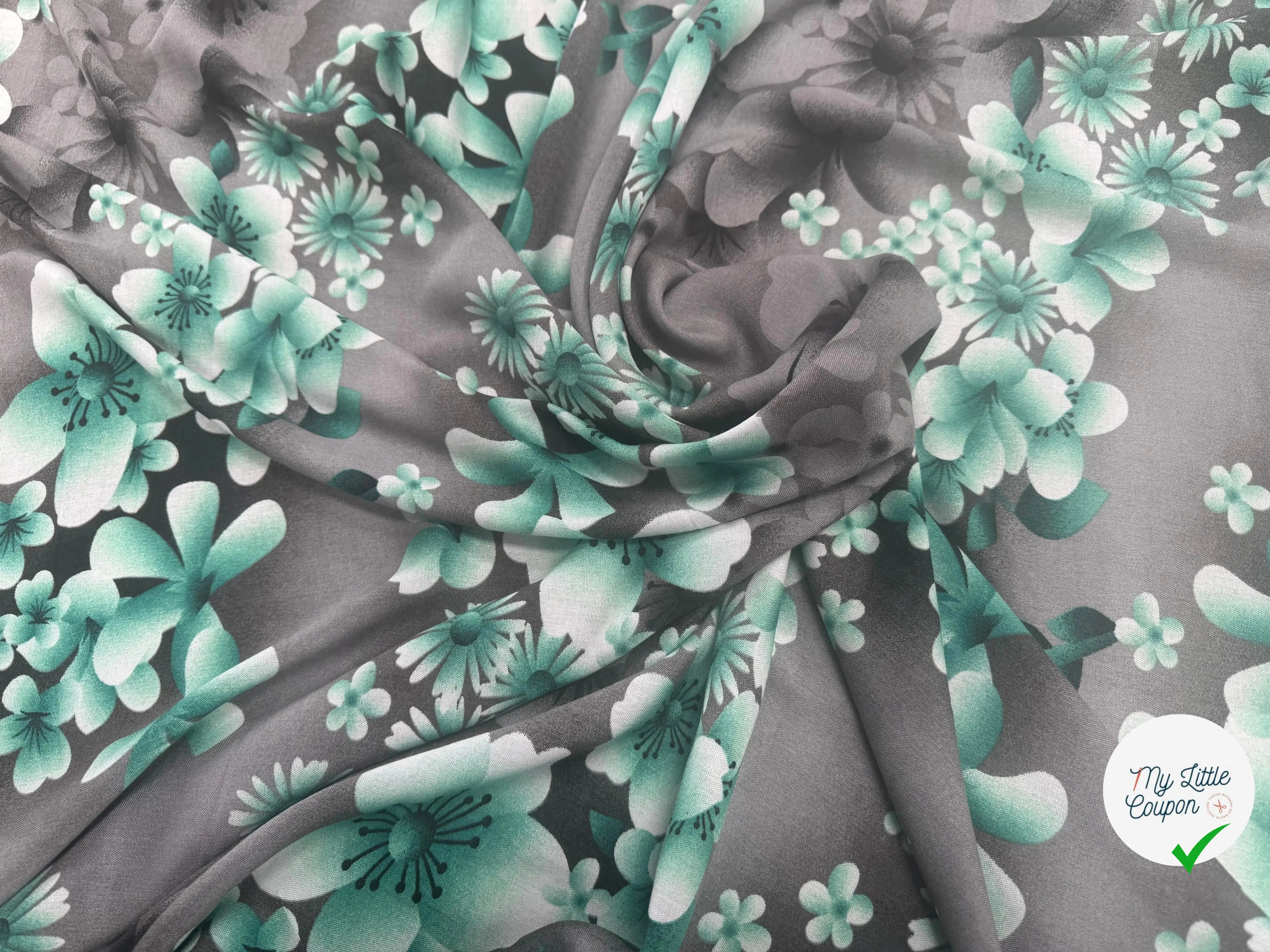 VISCOSE À MOTIFS ROSES ET PISSENLITS SUR FOND GRIS DE COULEURS GRIS ET VERT - My Little Coupon